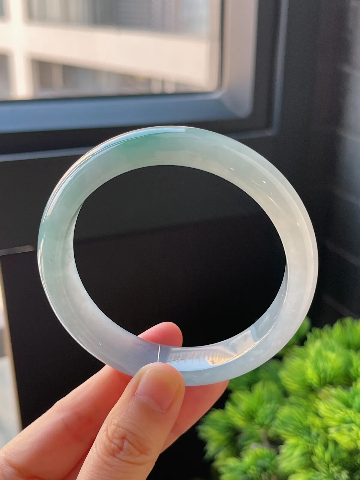 正圈60.1圈口，翡翠冰糯种飘绿手镯