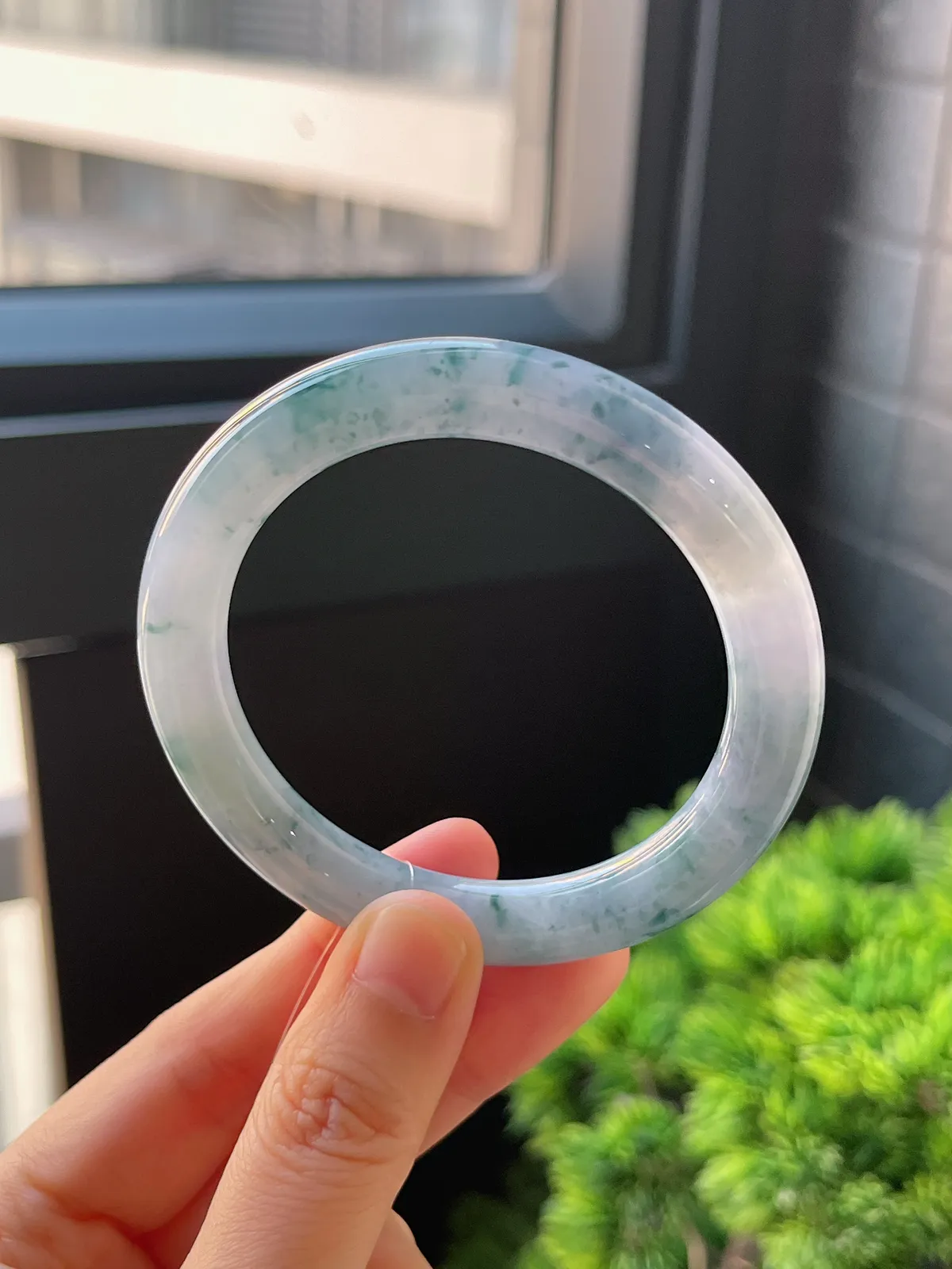 圆镯52圈口，翡翠冰糯种飘蓝绿花手镯