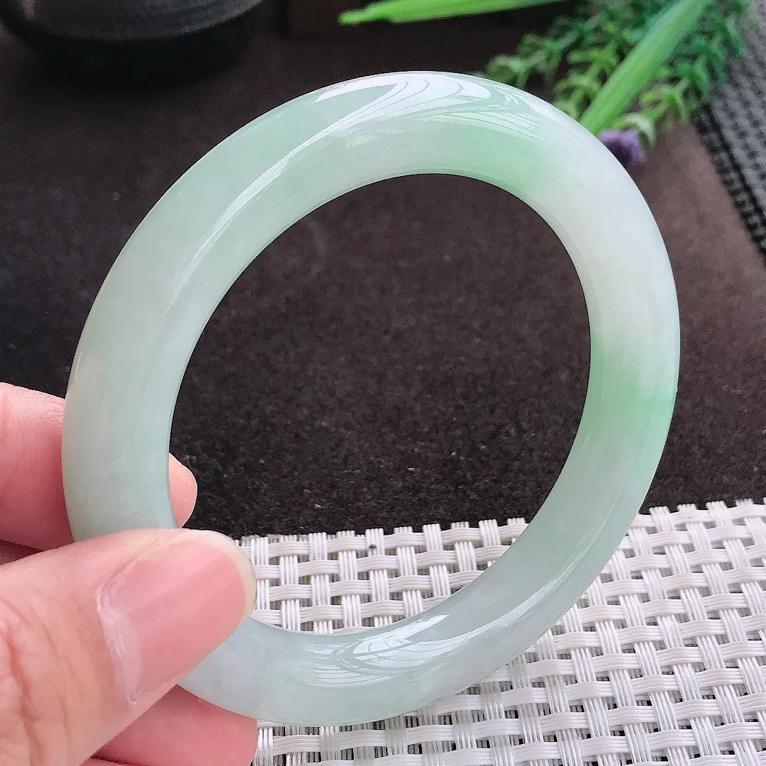 实拍A货翡翠57/10.8/10.5老坑冰胶水灵冰晴绿圆条手镯翡翠玉镯子平安镯