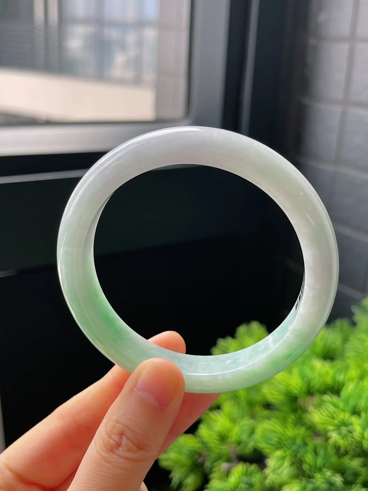 正圈59.6圈口，翡翠糯化种飘绿手镯