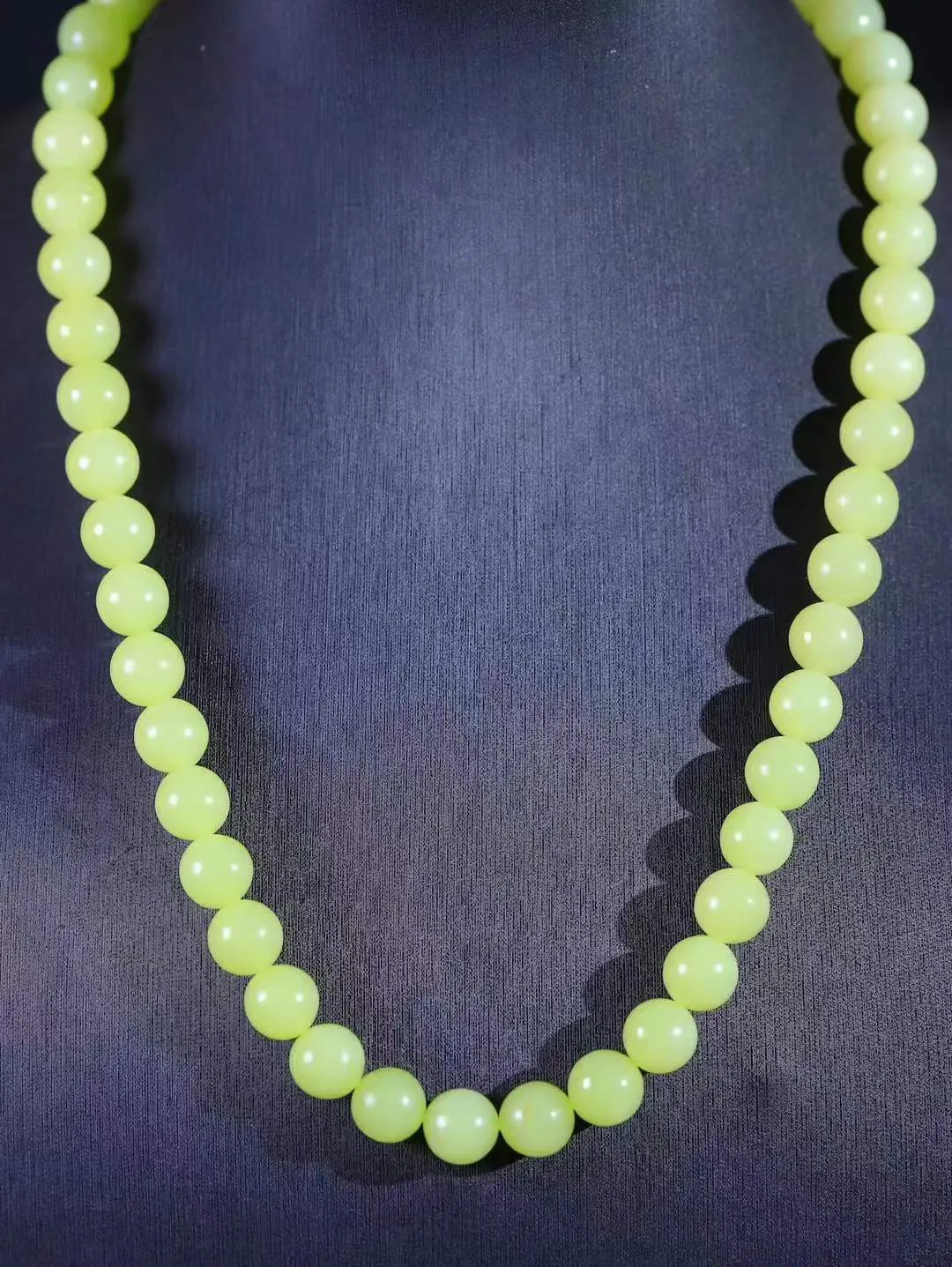 【珠圆玉润.项链】

精品和田玉黄口珠圆玉润项链 玉质细腻油润 饱满光滑 质朴无华，悠远简单，人心境界远，百世修炼深，心灵常驻善意持，觉悟人生百世修。重74.8克 尺寸取一10mm  FDL-22142822