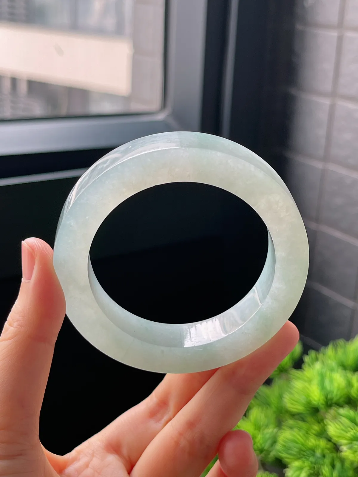 翡翠冰糯种淡绿色毛坯，⭕️正圈最大做55；最小做51.7