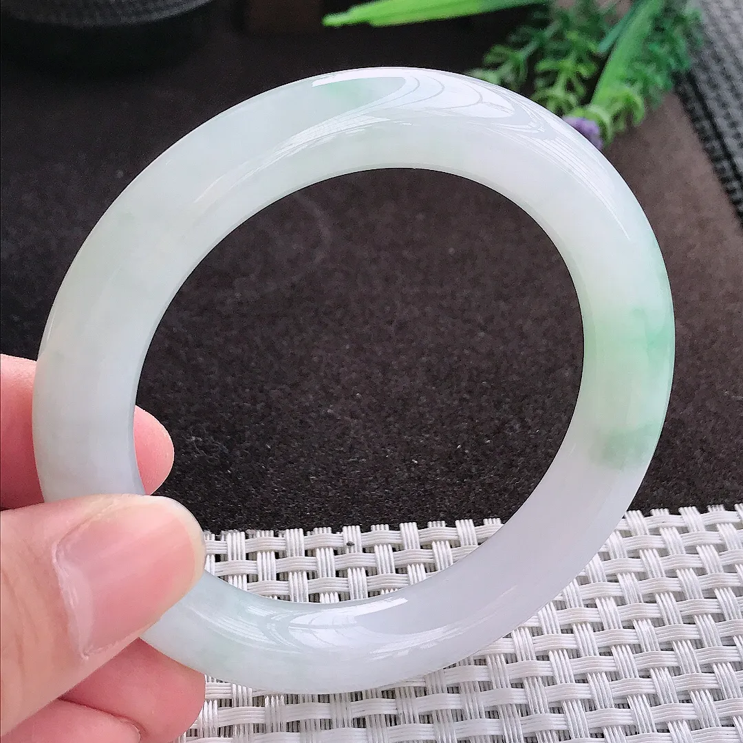 实拍A货翡翠56.5/11/10.9老坑冰胶果冻飘阳绿圆条手镯翡翠玉镯子平安镯