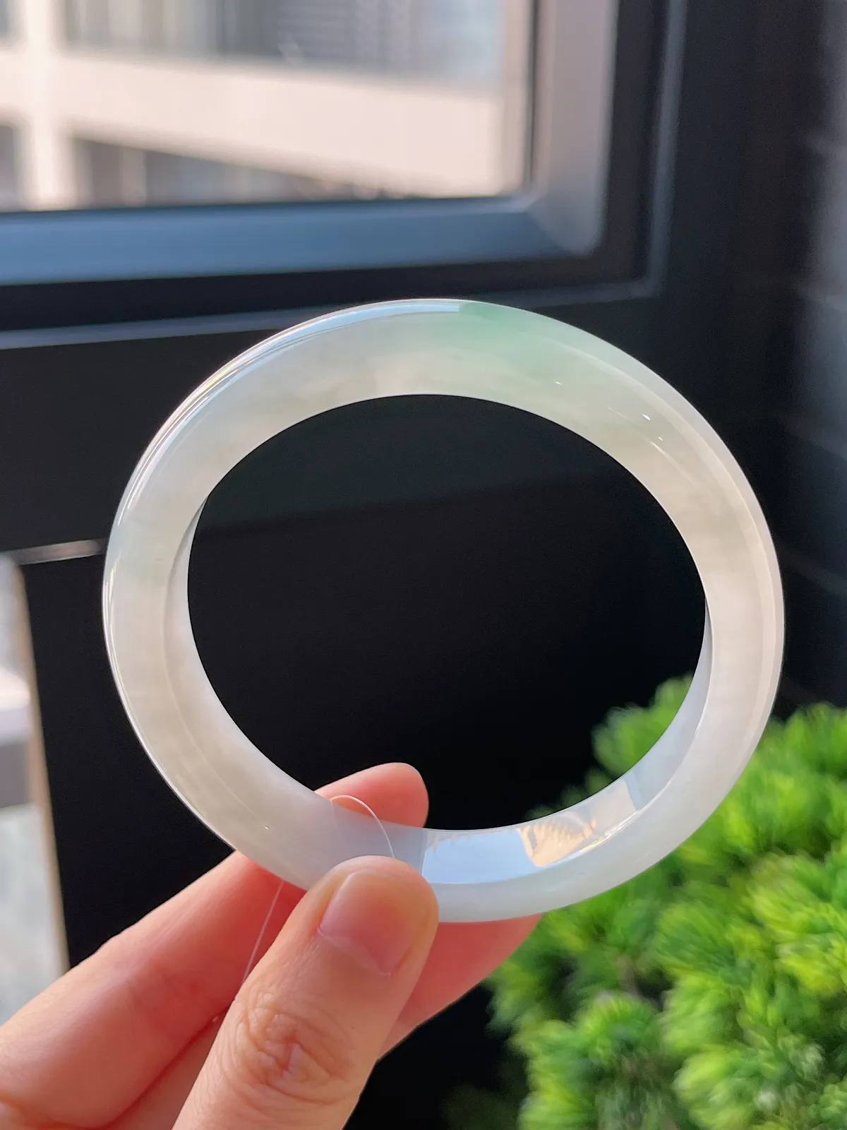 正圈59.8圈口，翡翠冰糯种飘绿手镯