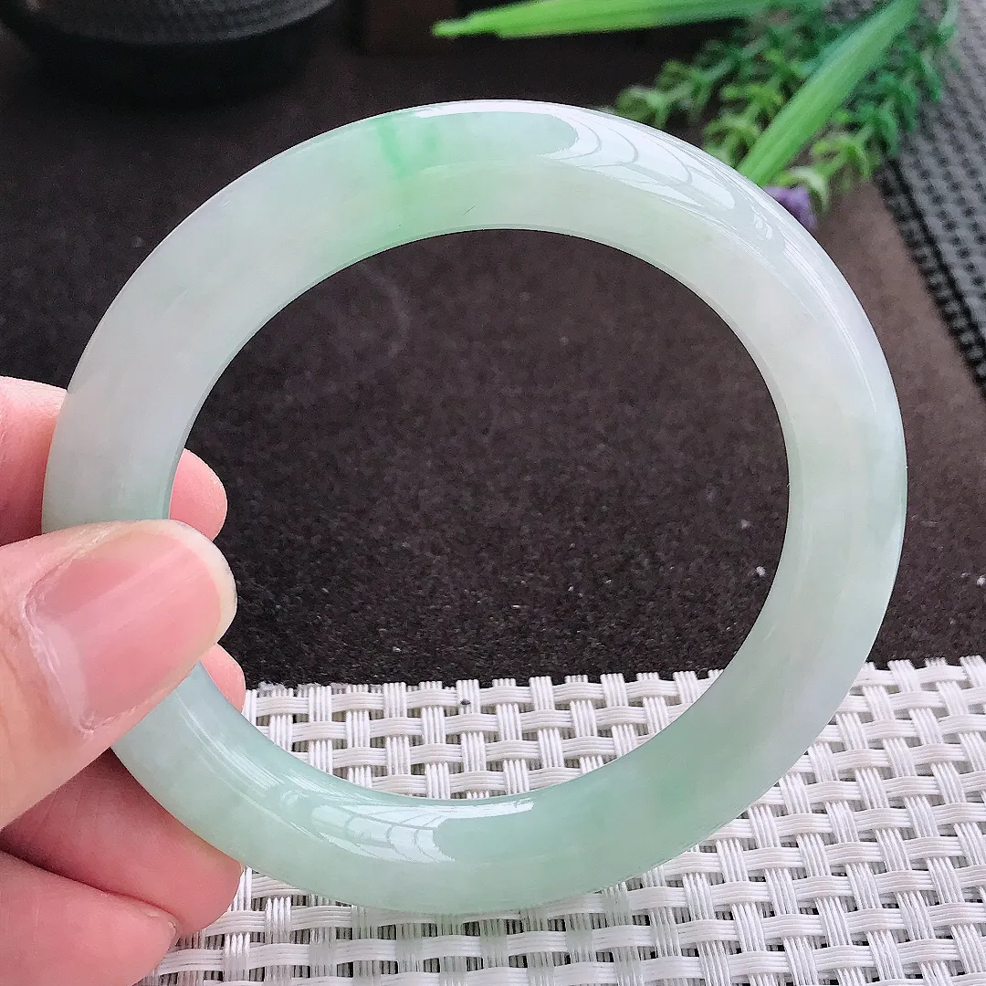 实拍A货翡翠57/10.8/10.5老坑冰胶水灵冰晴绿圆条手镯翡翠玉镯子平安镯