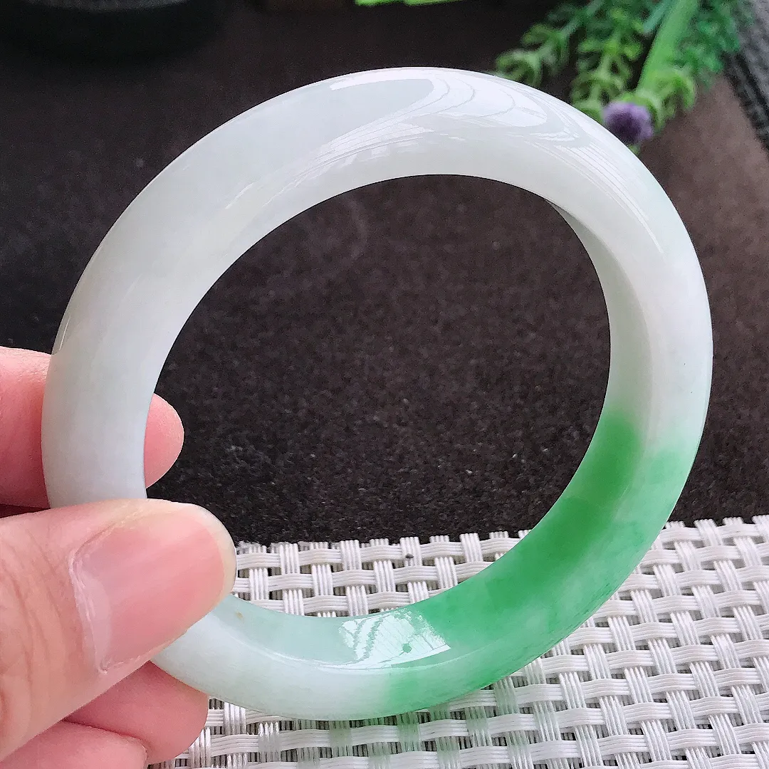 实拍A货翡翠57.8/12.5/9.6老坑精美飘绿手镯翡翠玉镯子平安镯
