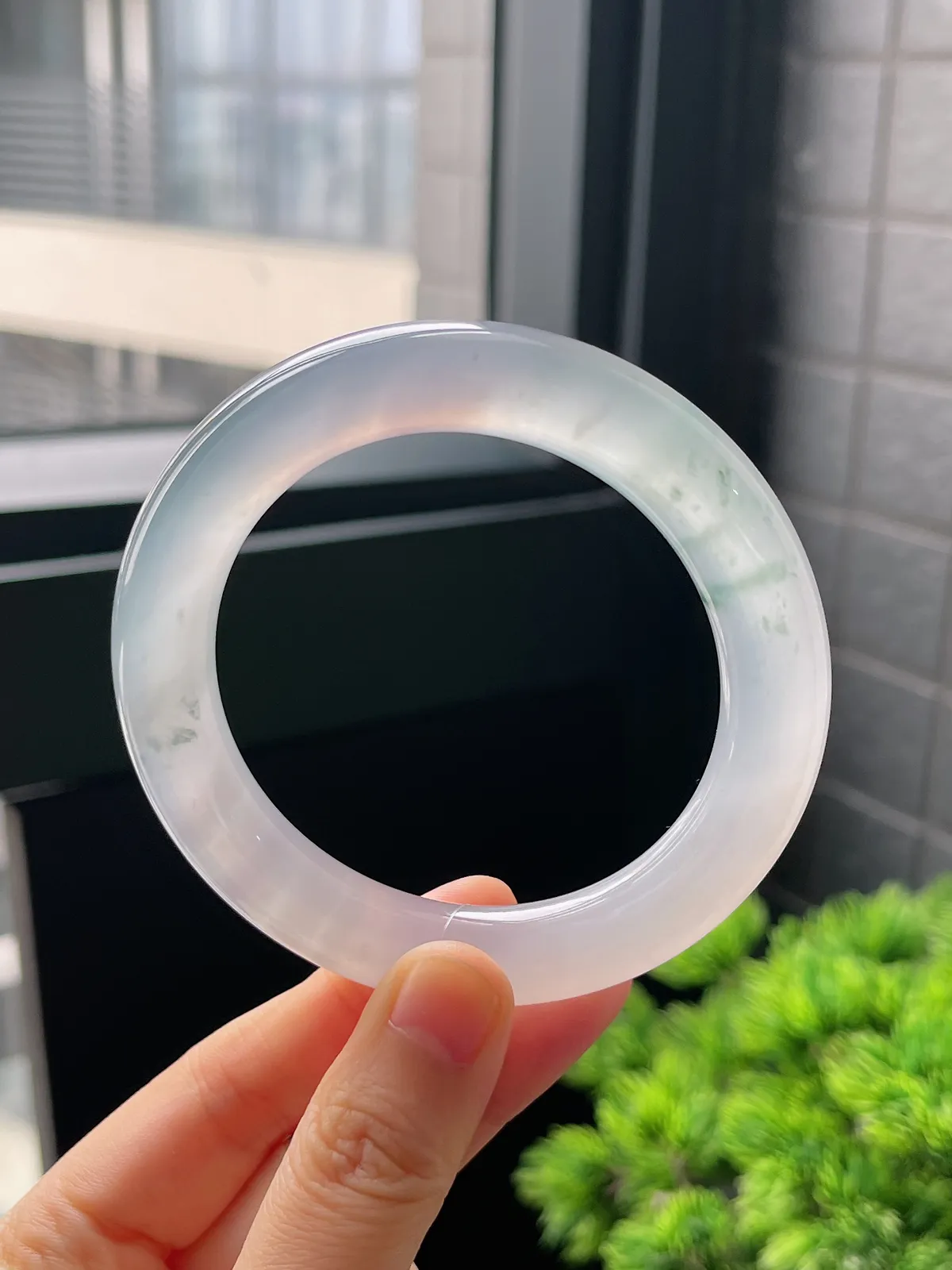 圆镯55.7圈口，翡翠冰种飘花手镯