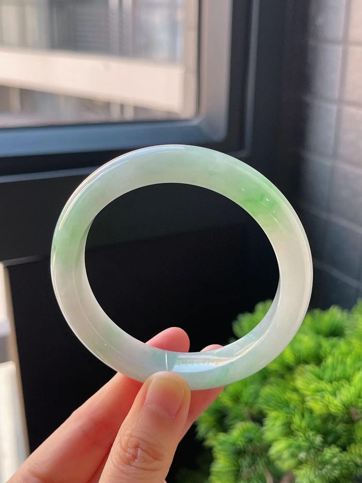 正圈58.2圈口，翡翠冰糯种飘绿手镯