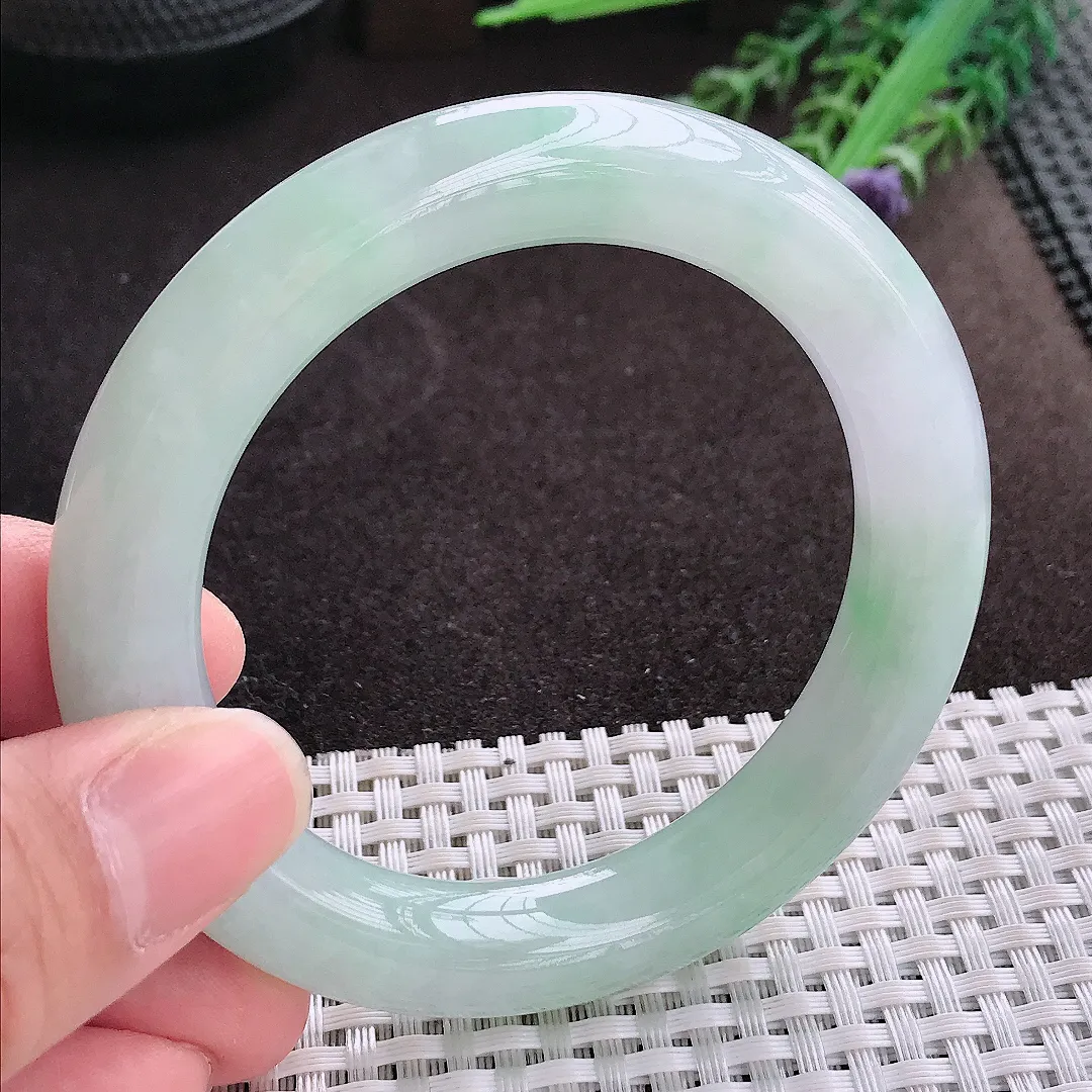 实拍A货翡翠55/11老坑冰胶水灵冰晴绿圆条手镯翡翠玉镯子平安镯