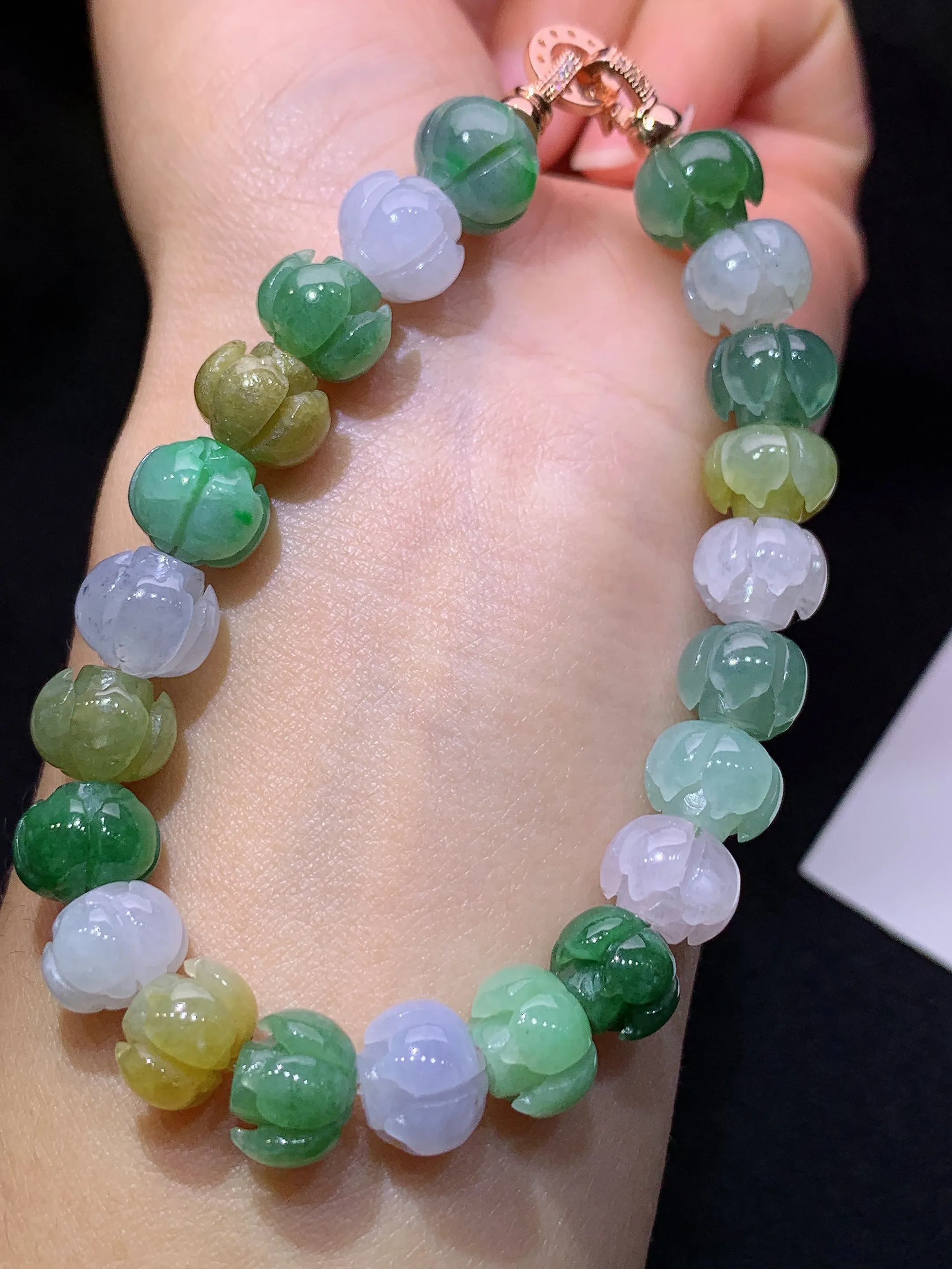 冰种多彩莲花手串，手链，冰润鲜艳，玉质细腻，种水足 整体尺寸10.2*8.3