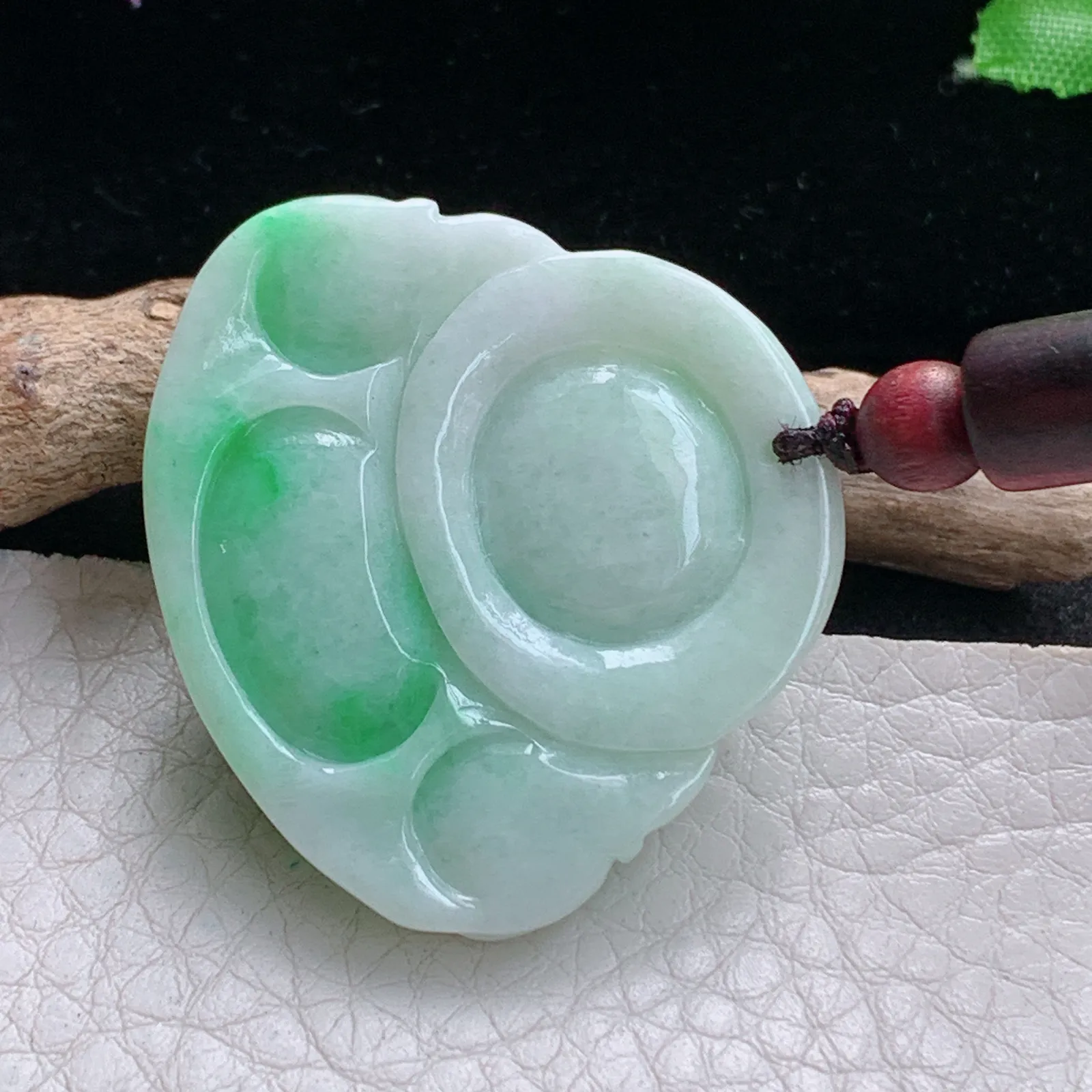 zen实拍35*38*9.5缅甸翡翠精美半山半水飘绿佛公玉项坠 玉挂件