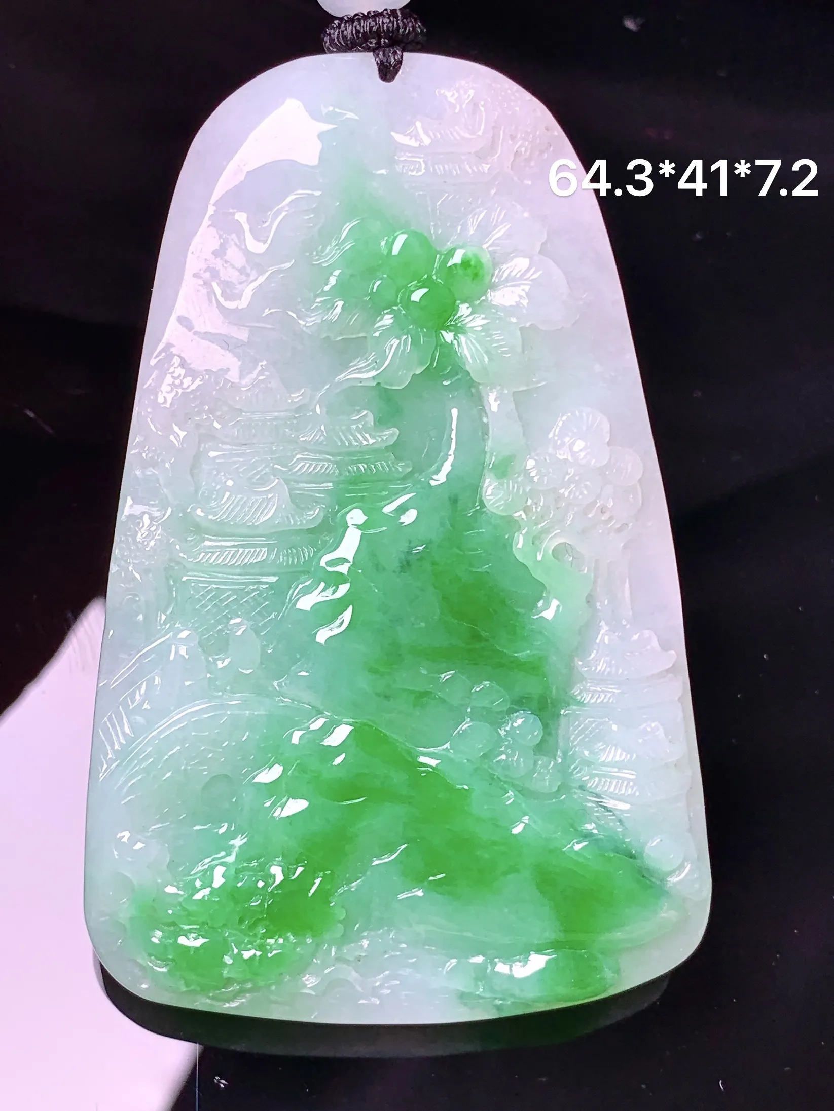 飘绿山水牌子吊坠 玉质细腻 色泽清新艳丽 整体尺寸64.3*41*7.2