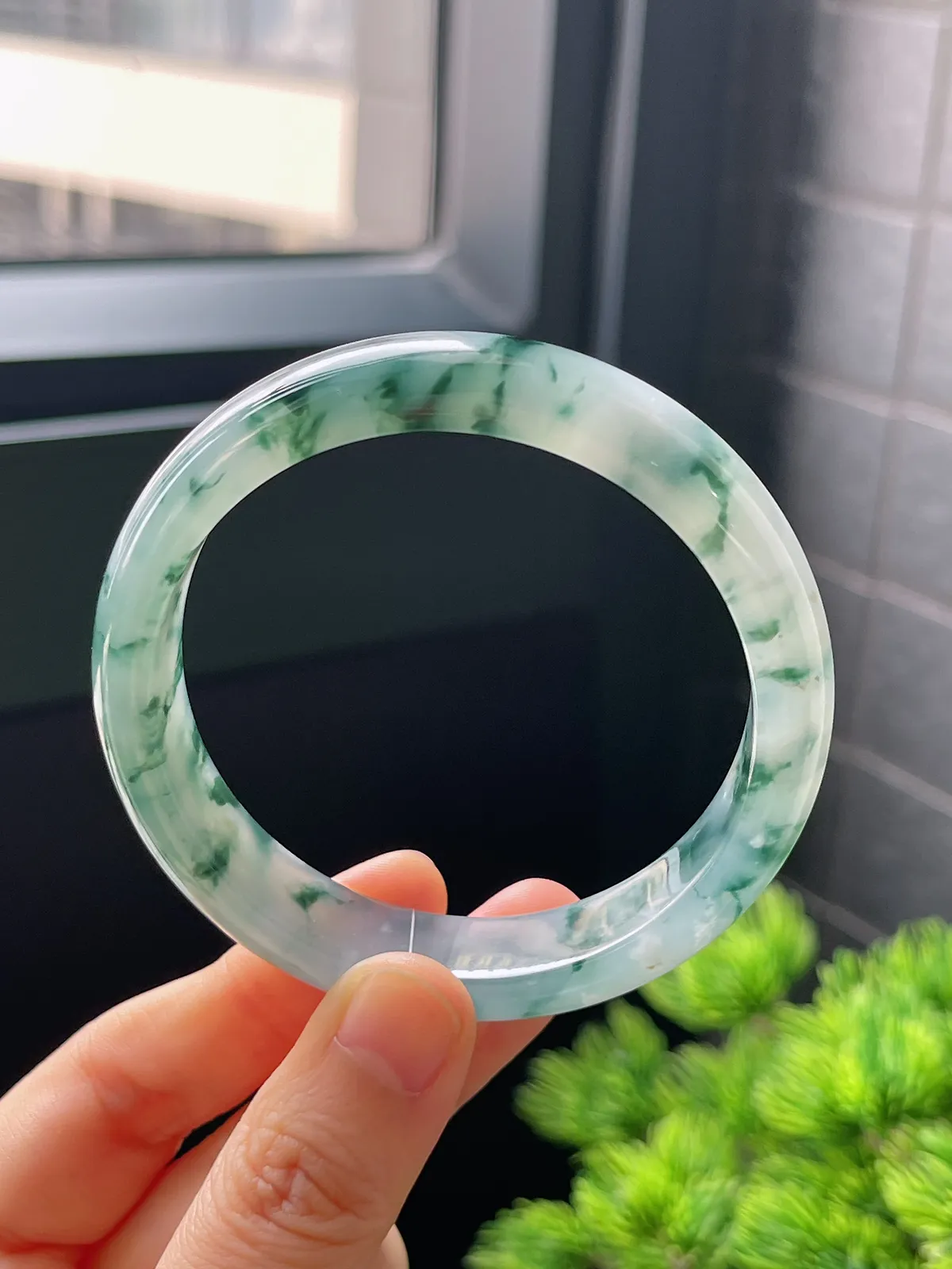 正圈55.6圈口，翡翠冰种飘花手镯