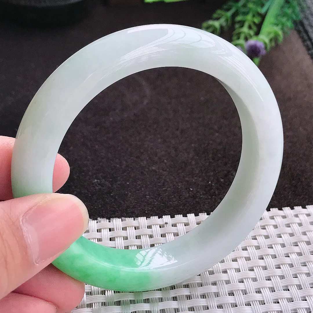 实拍A货翡翠57.8/12.5/9.6老坑精美飘绿手镯翡翠玉镯子平安镯