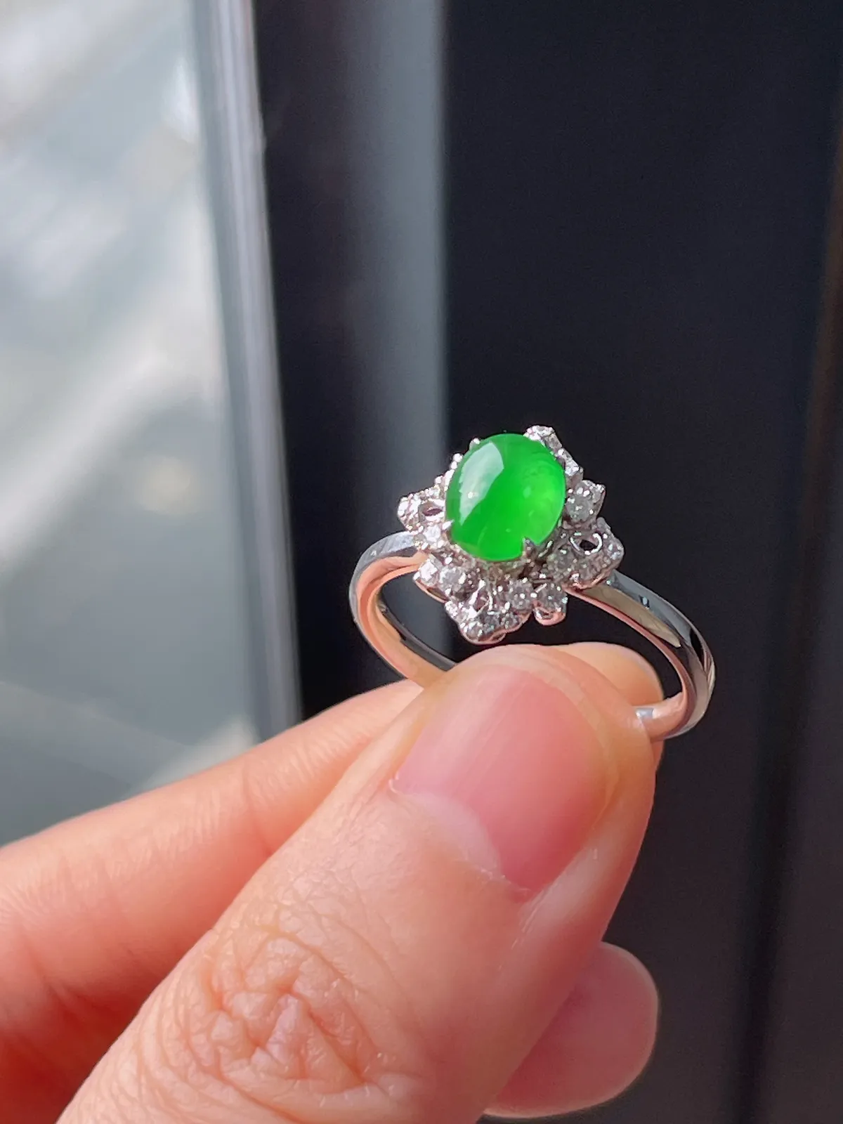 18k伴钻石翡翠冰糯种绿色戒指