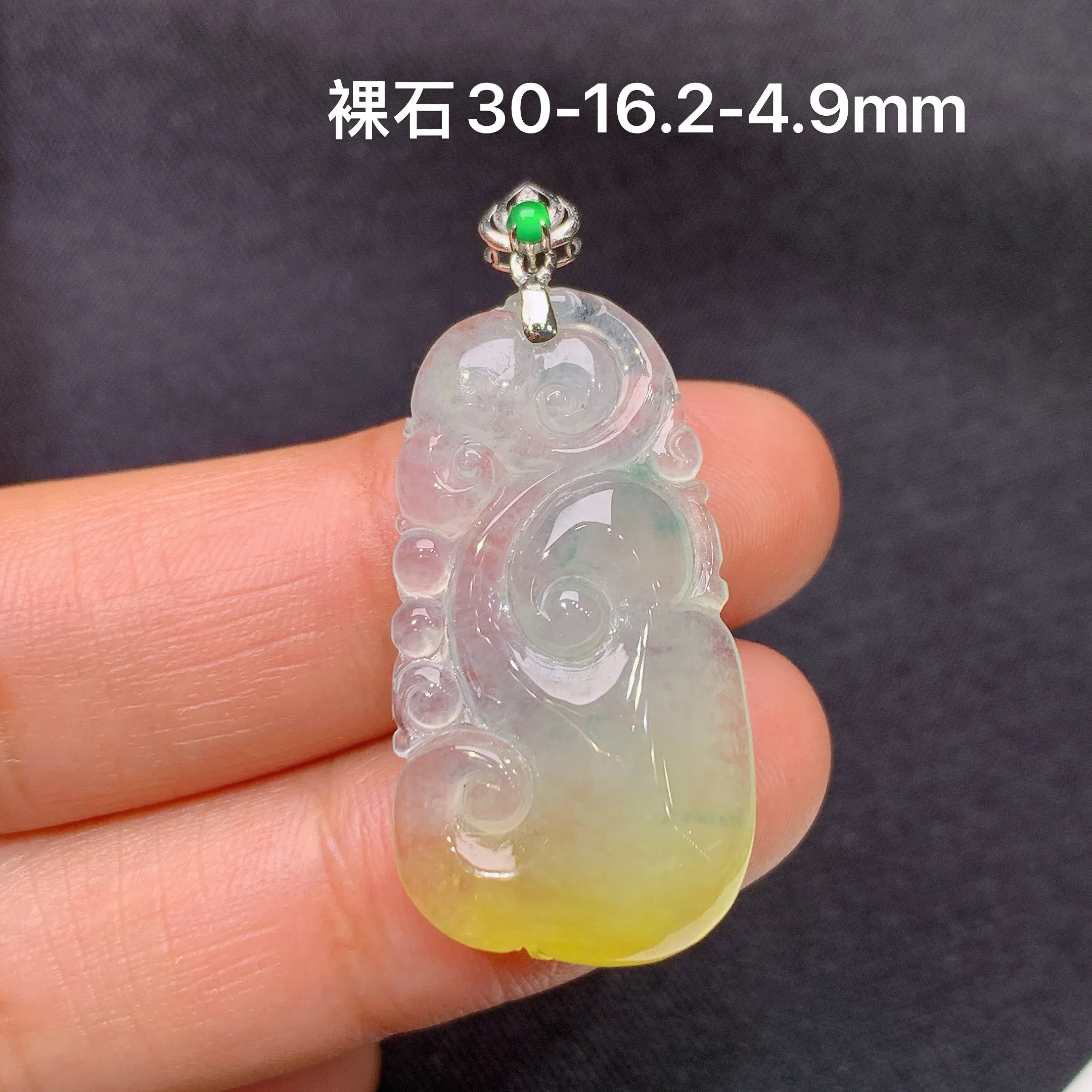 冰黄翡如意吊坠，18k金镶嵌，冰润鲜艳，玉质细腻，种水足，裸石尺寸30*16.2*4