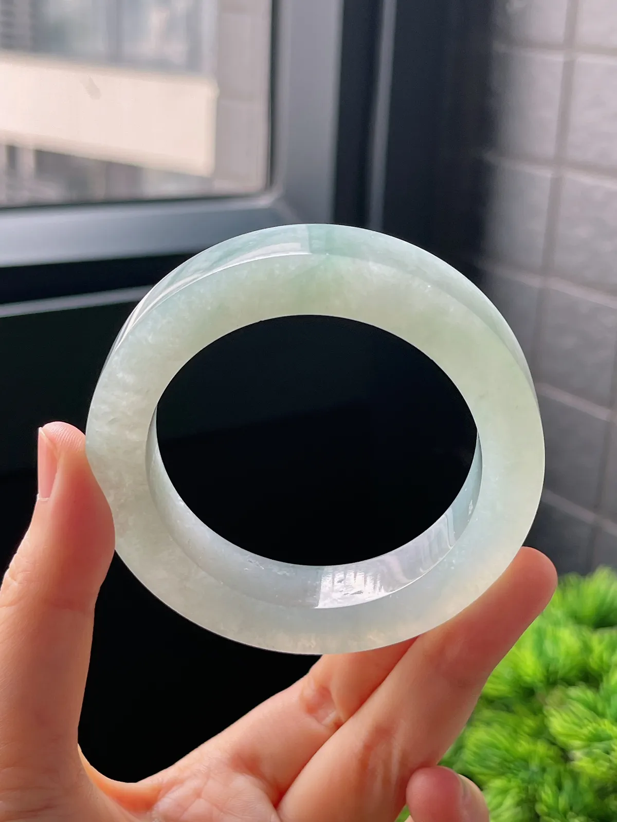 翡翠冰糯种淡绿色毛坯，⭕️正圈最大做55；最小做51.7