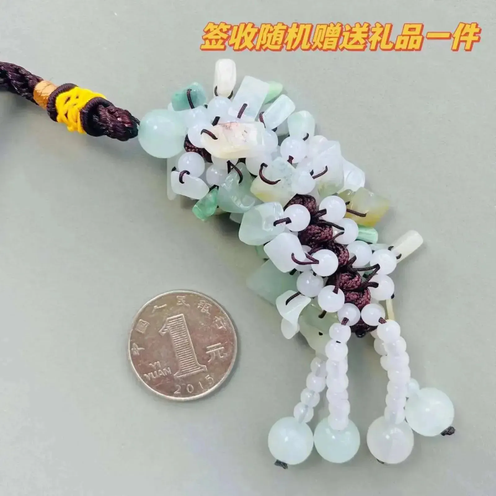 18k金钻石镶嵌天然祖母绿吊坠，尺寸22*13.9mm，重量2.5g