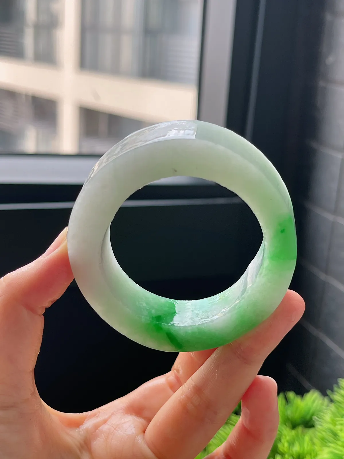 翡翠毛坯，⭕️贵妃最大做48.5；整体尺寸70.5-64.7-13.5-9.3