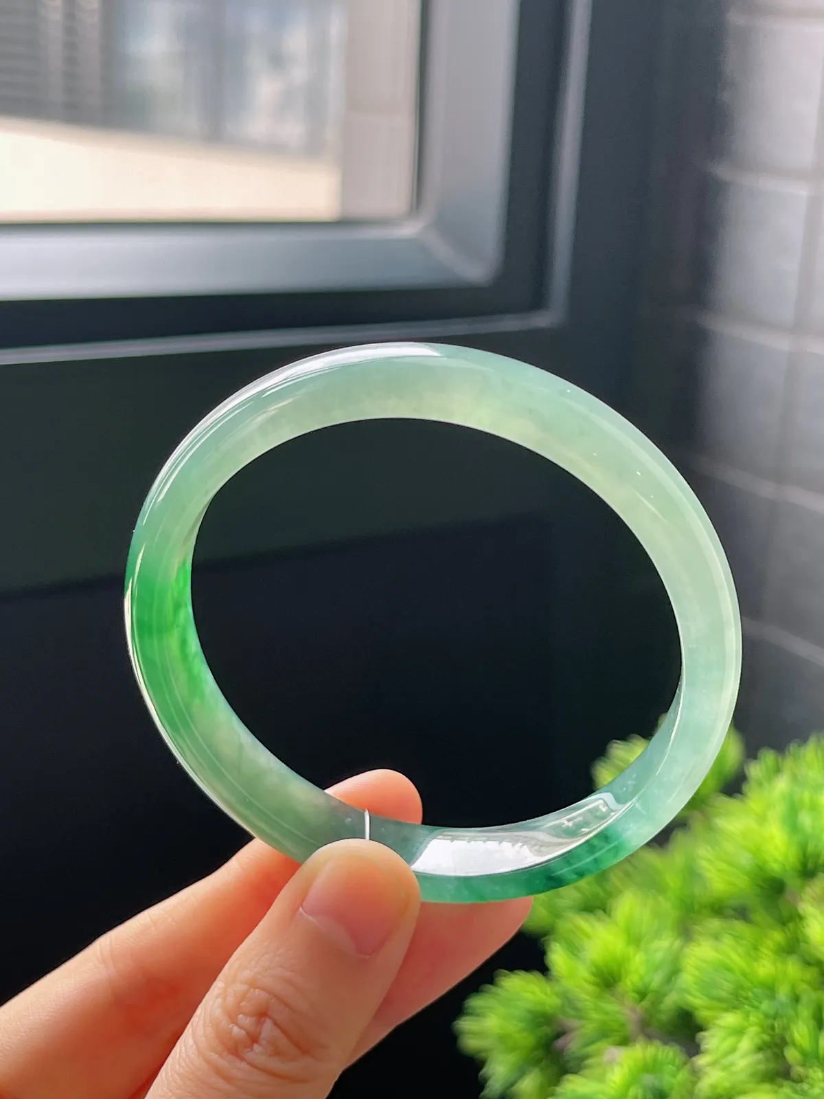 正圈57.3圈口，翡翠冰糯种绿色手镯