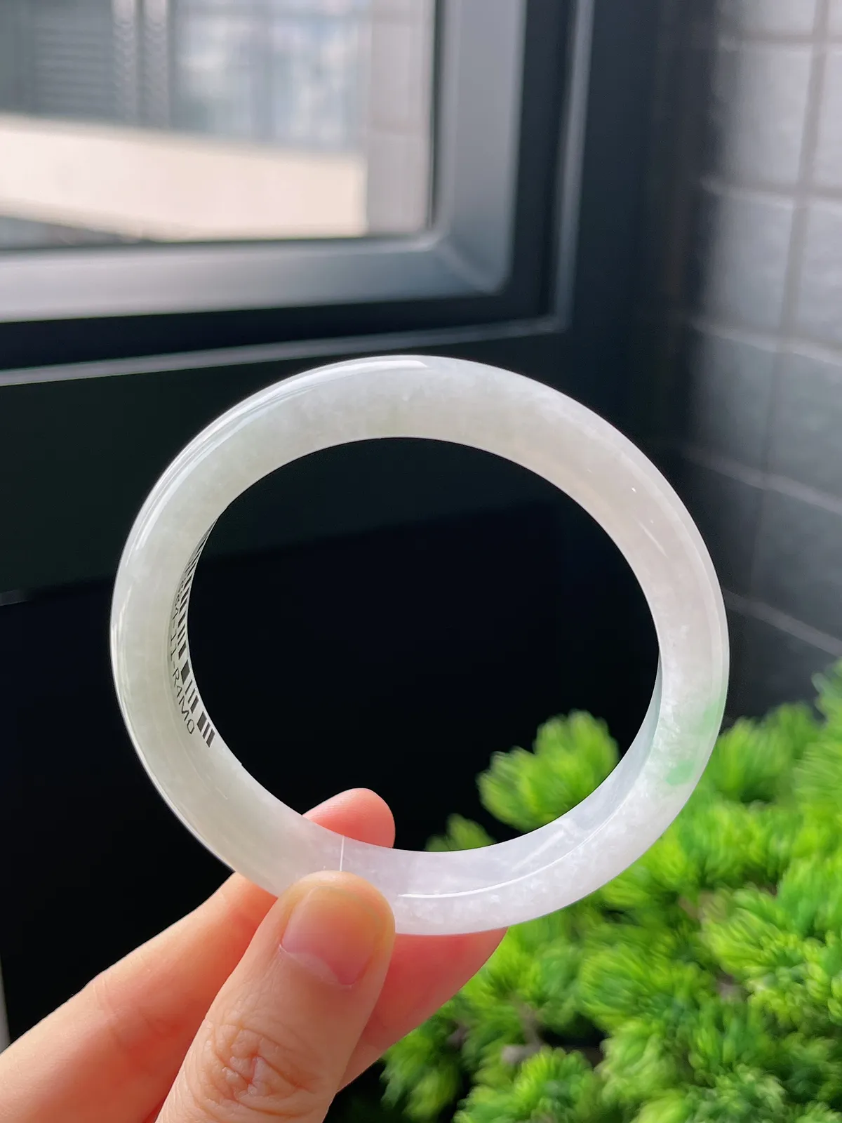 正圈57圈口，翡翠糯化种飘绿手镯