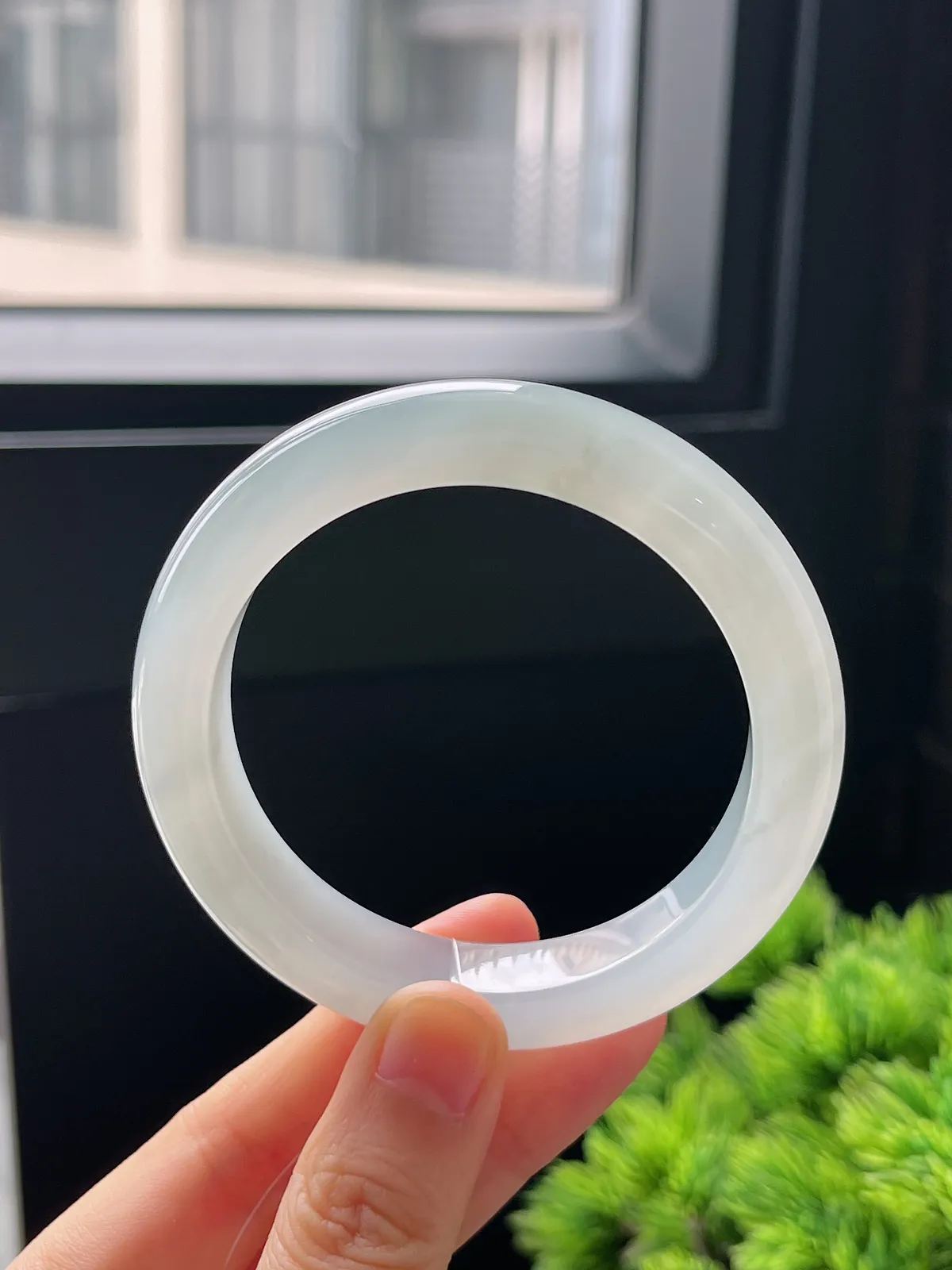 正圈53.5圈口，翡翠冰糯种白色手镯，胶感十足