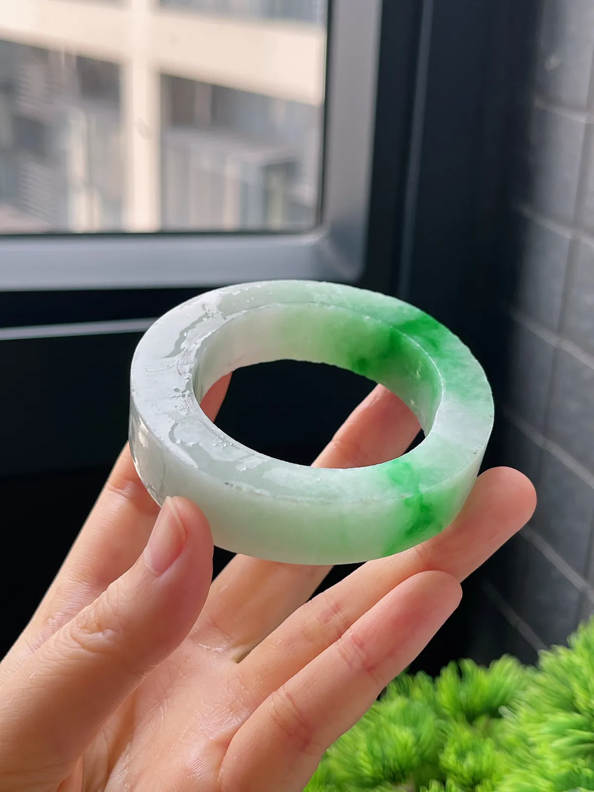 翡翠毛坯，⭕️贵妃最大做48.5；整体尺寸70.5-64.7-13.5-9.3