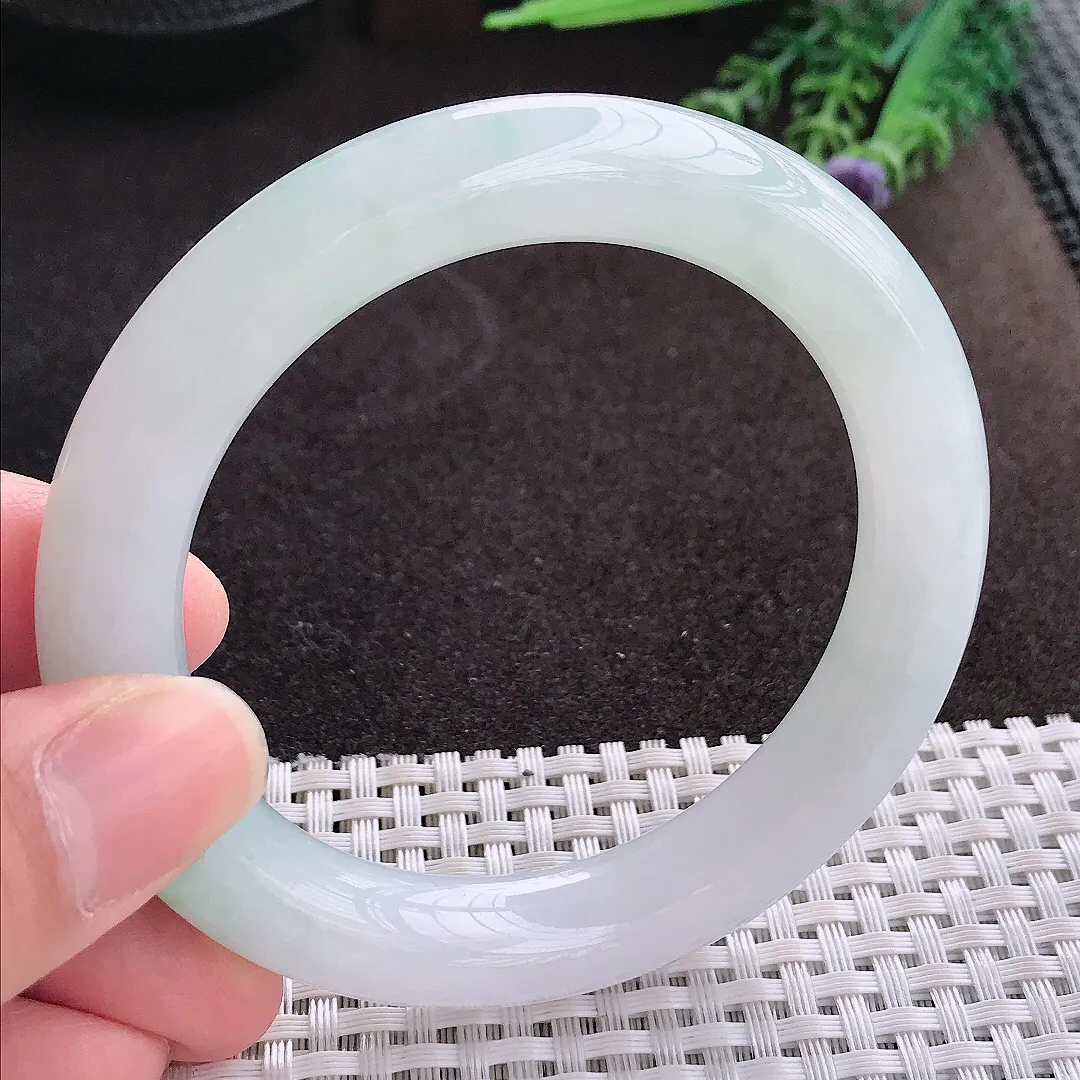 实拍A货翡翠56.5/11/10.9老坑冰胶果冻飘阳绿圆条手镯翡翠玉镯子平安镯