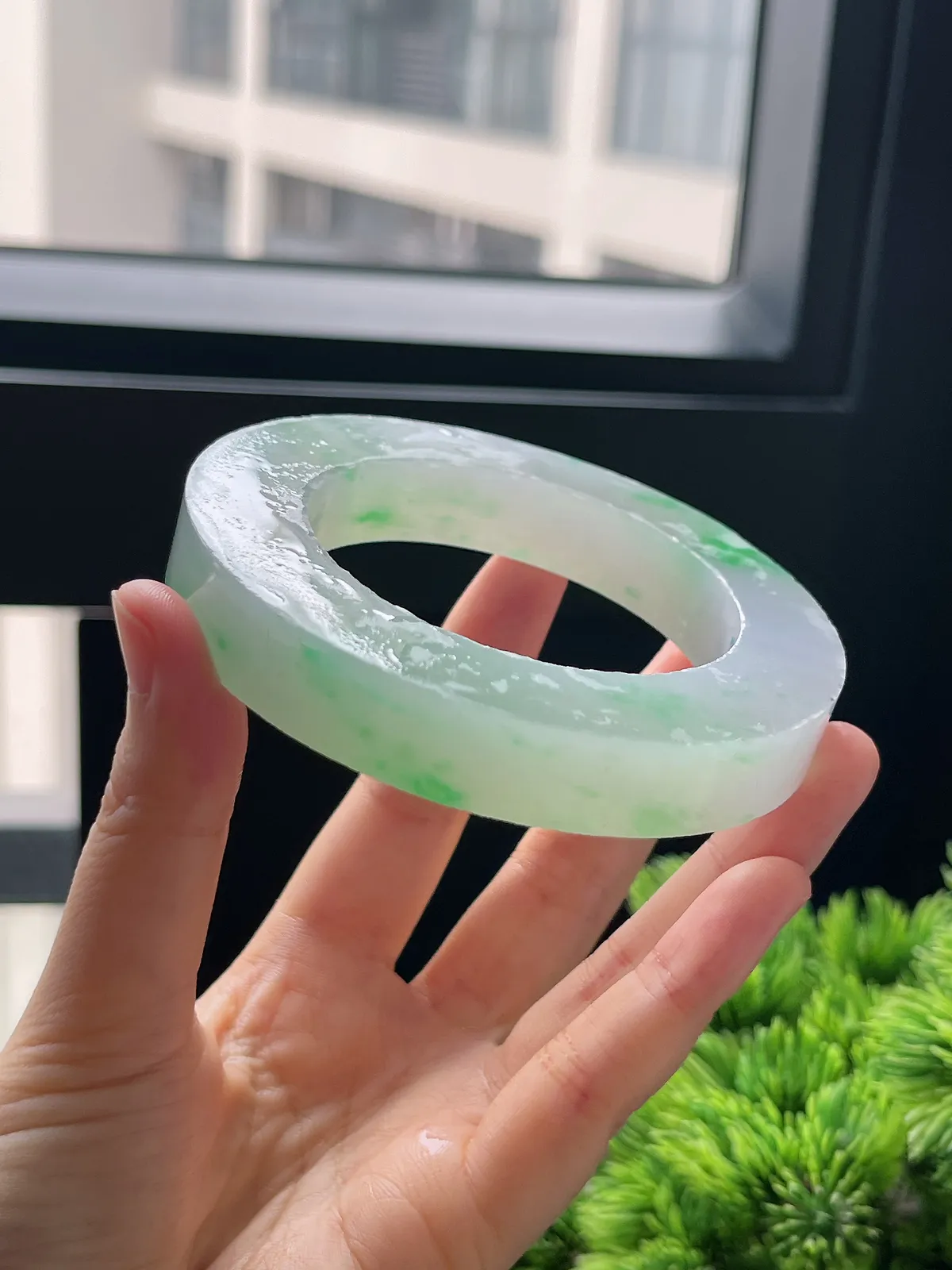 翡翠冰种飘花毛坯，⭕️正圈最大做66.2，圆条最大做62.2，最小做54