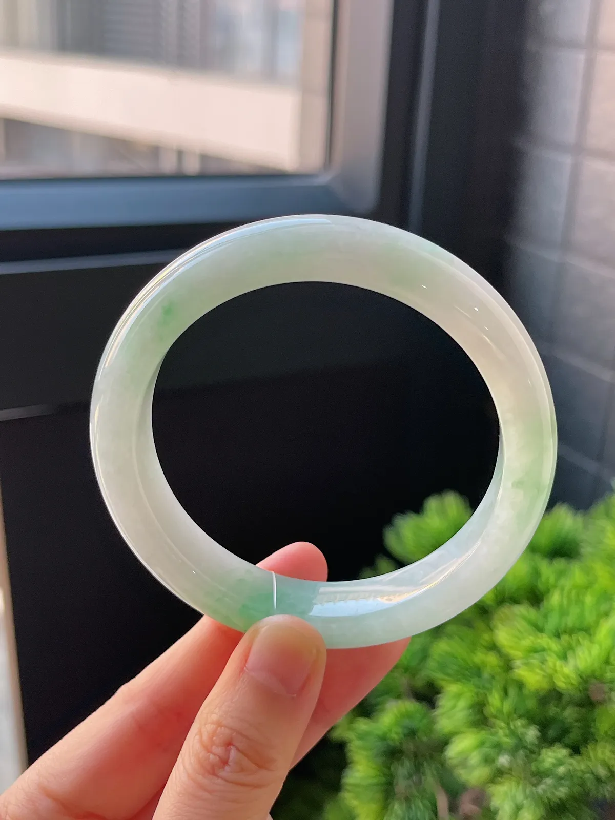 正圈58.2圈口，翡翠冰糯种飘绿手镯