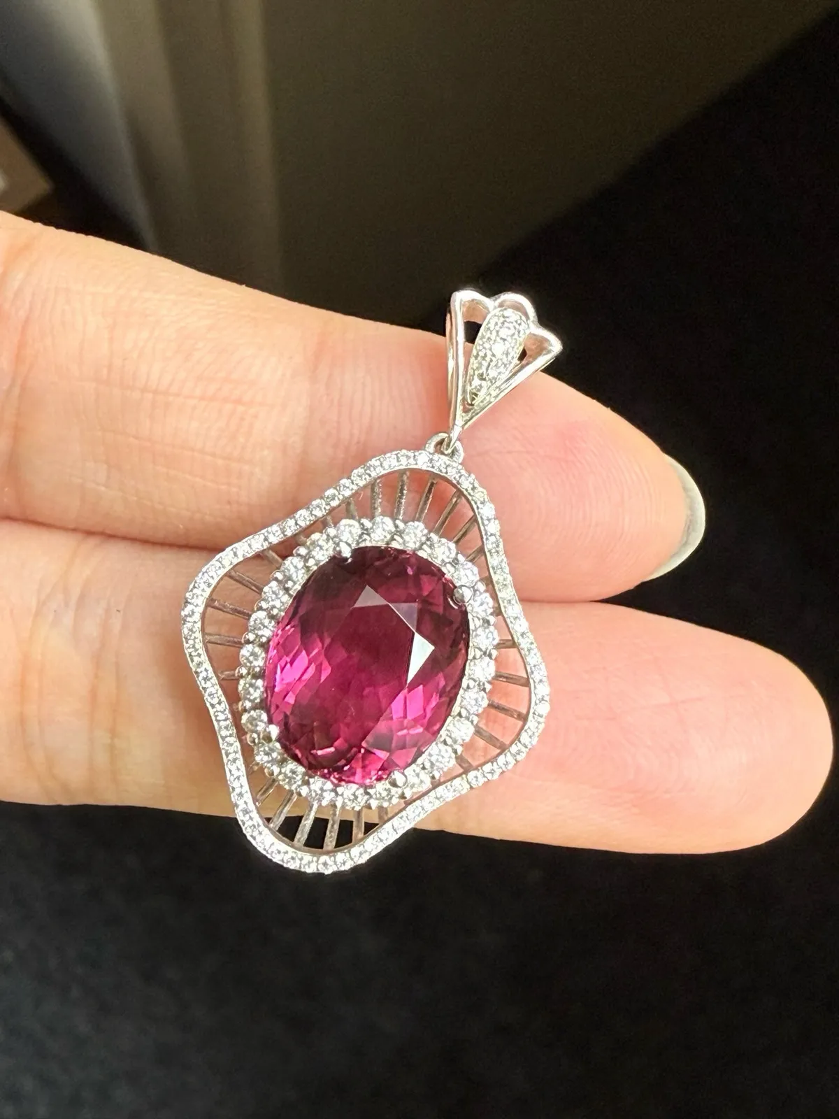 18k金镶嵌天然碧玺吊坠！颜色超美！整体尺寸36*22.2mm，重5.872克