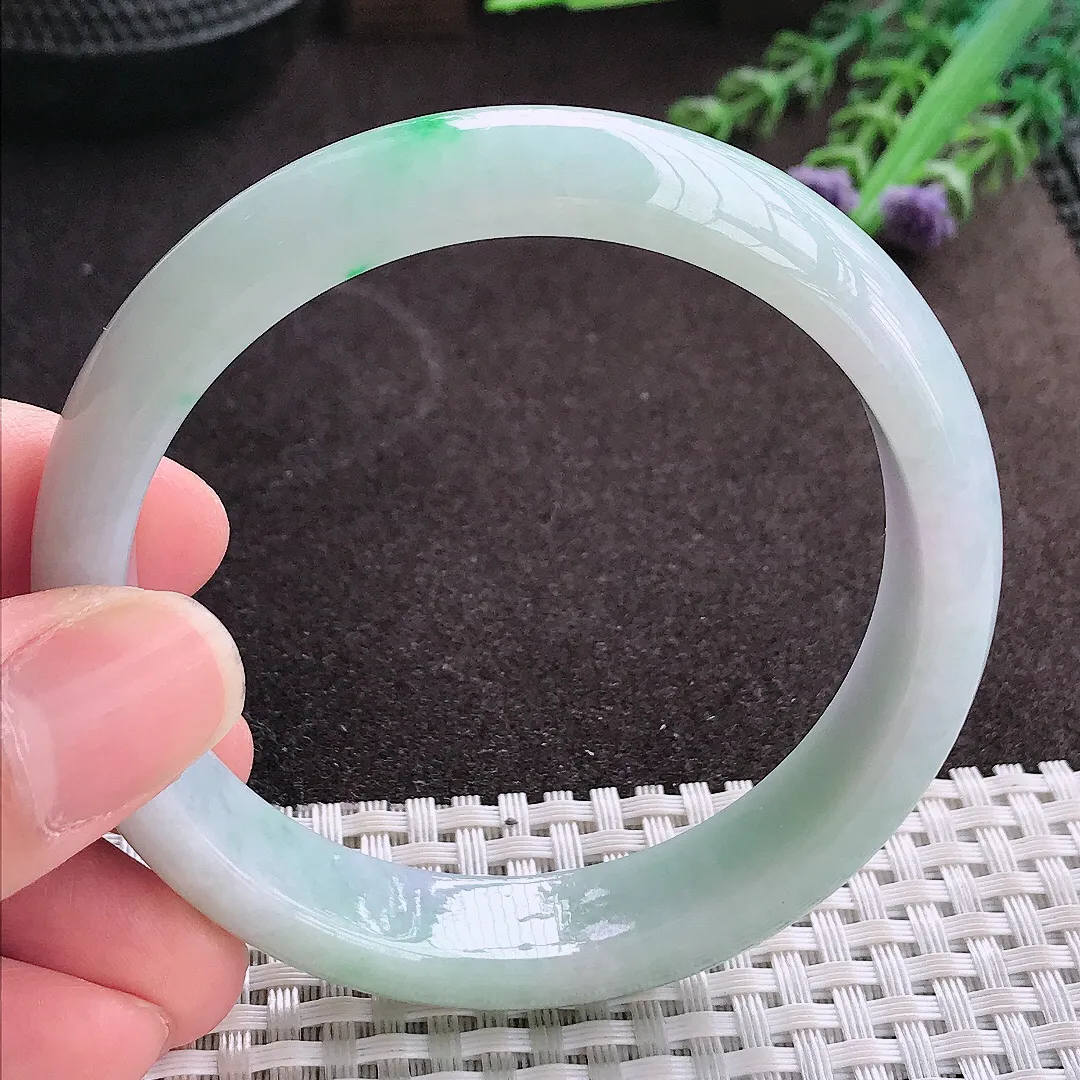 实拍A货翡翠58/13.9/7.6老坑精美温润飘绿手镯翡翠玉镯子平安镯