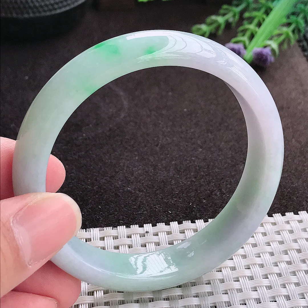 实拍A货翡翠58/13.9/7.6老坑精美温润飘绿手镯翡翠玉镯子平安镯