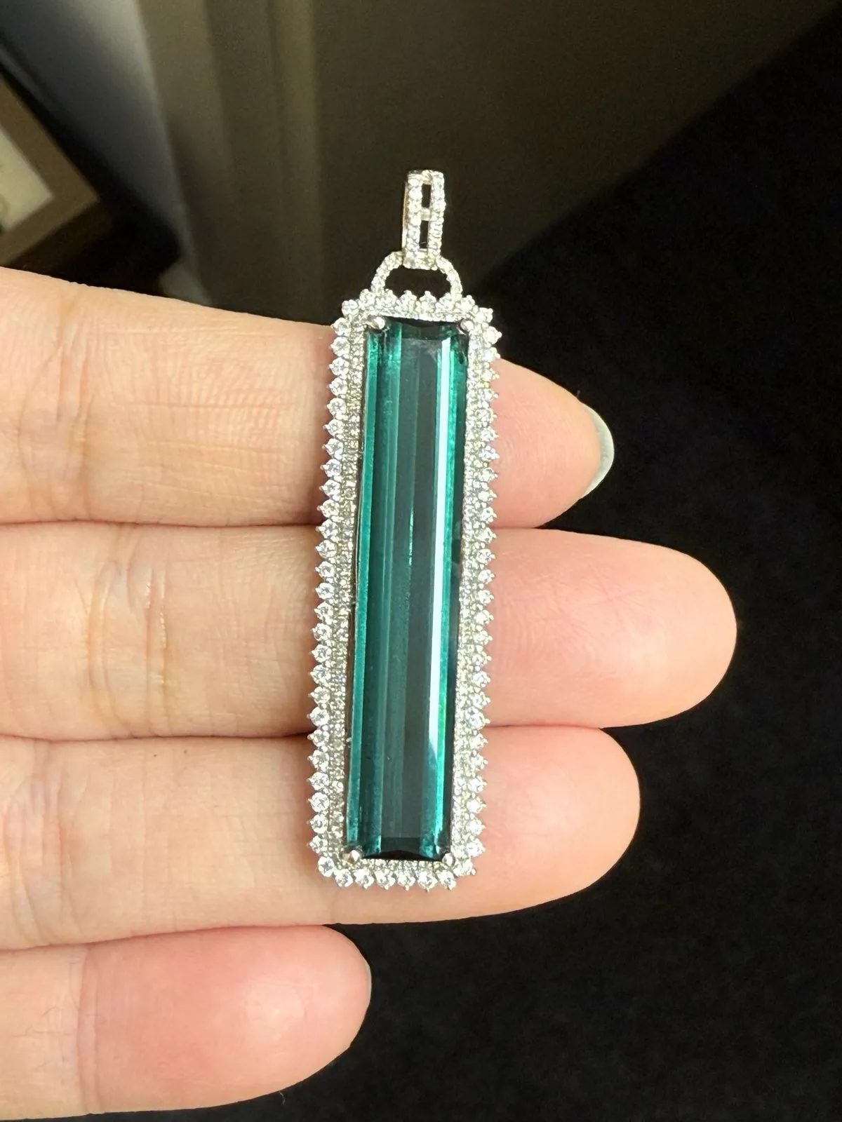 18k金镶嵌天然蓝碧玺吊坠！颜色超美！整体尺寸54.1*13.5mm，重6.414克