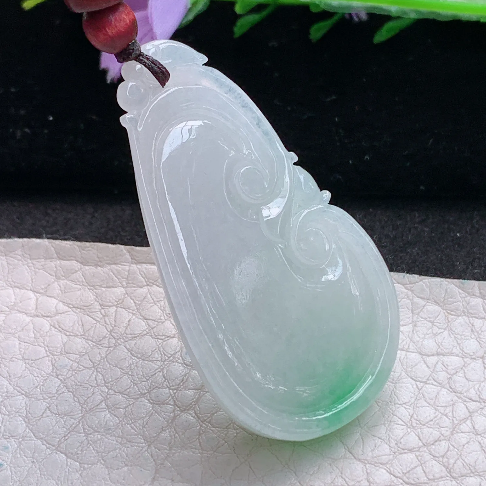 zen实拍49.8*29*10.5缅甸翡翠精美飘绿如意 饱满玉如意玉项坠 玉挂件