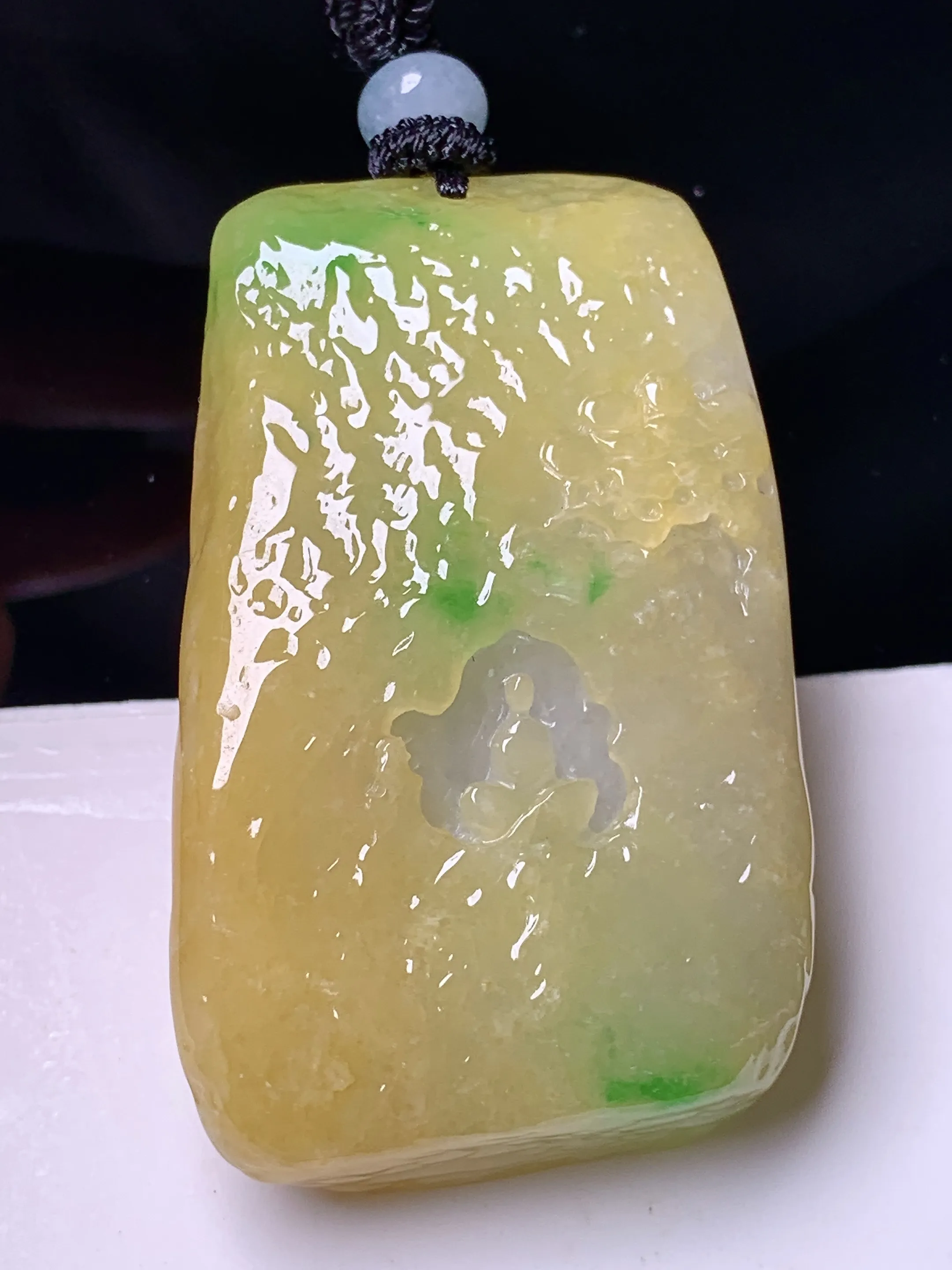 黄翡飘绿悟道牌吊坠 玉质细腻 色泽清新艳丽 整体尺寸49.5*29.5*9.3