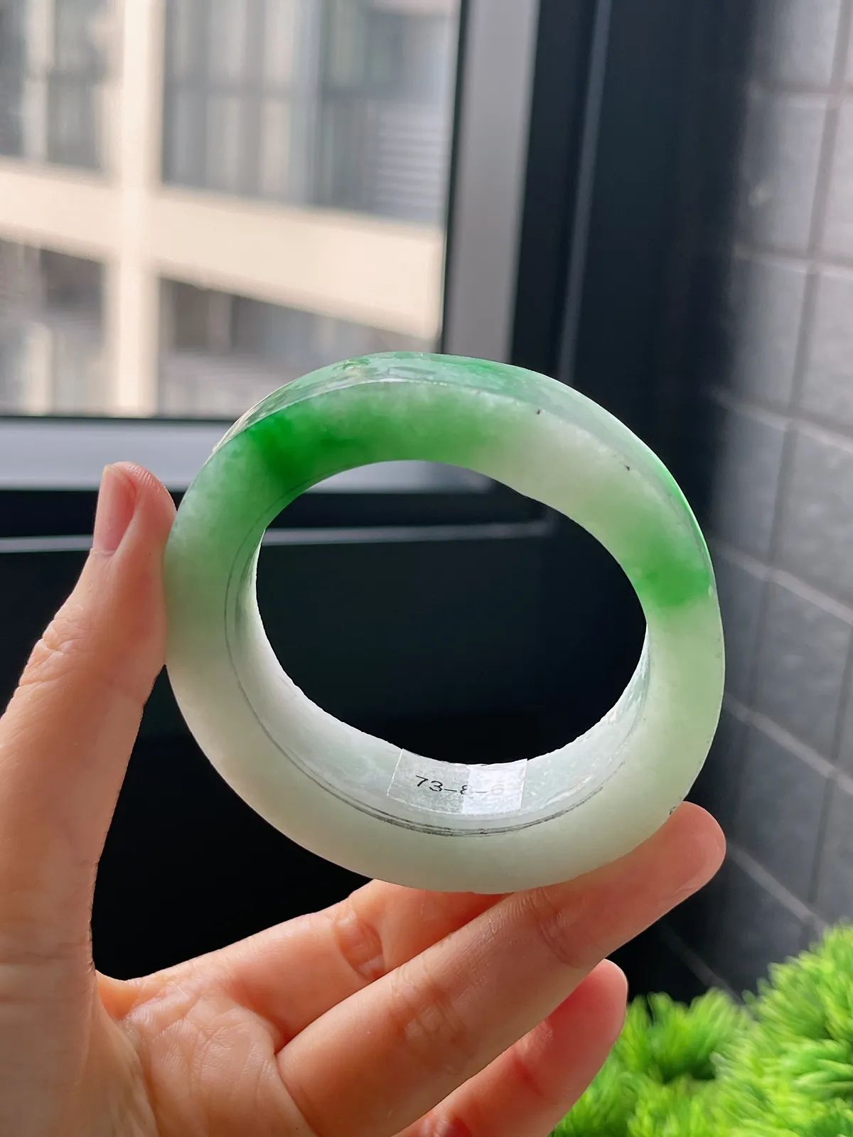 翡翠毛坯，⭕️贵妃最大做48.5；整体尺寸70.5-64.7-13.5-9.3