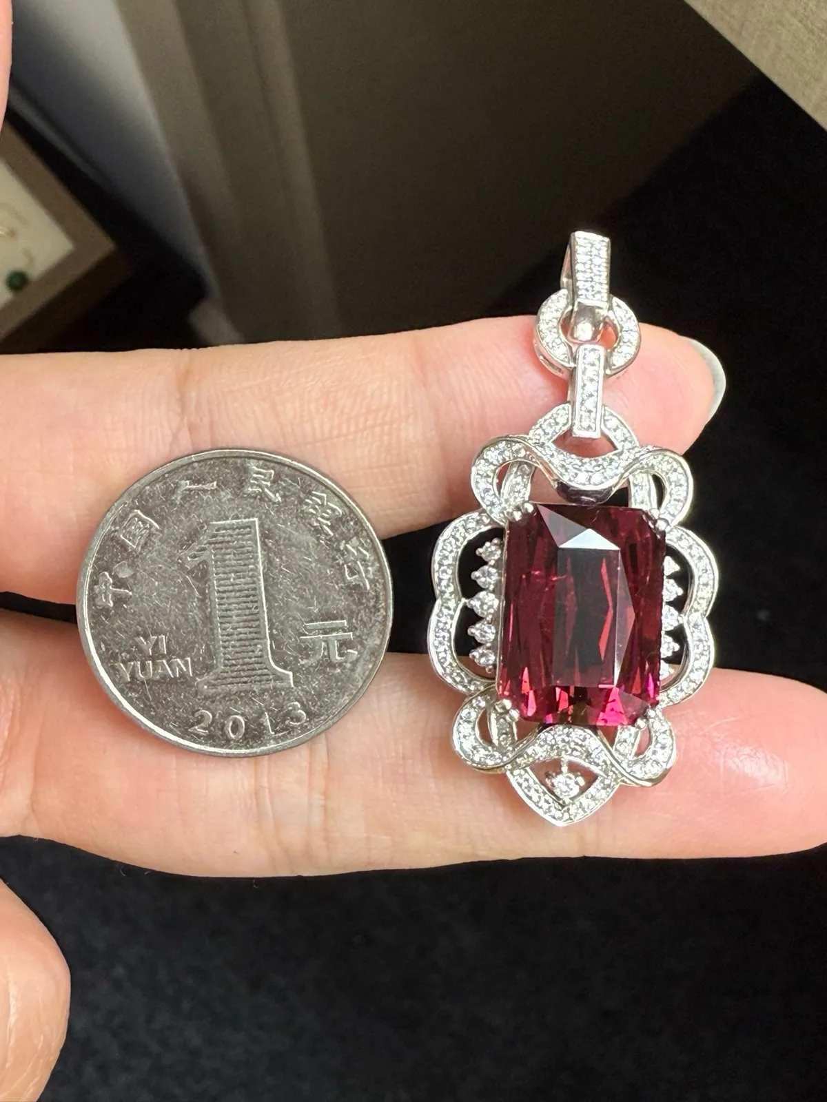 18k金镶嵌天然红碧玺吊坠！颜色超美！整体尺寸49*22.3mm，重12.56克