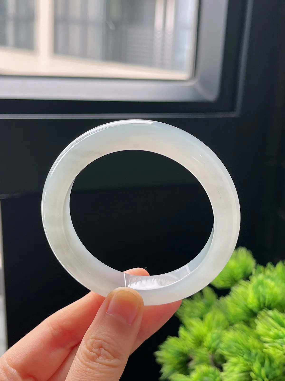 正圈53.5圈口，翡翠冰糯种白色手镯，胶感十足