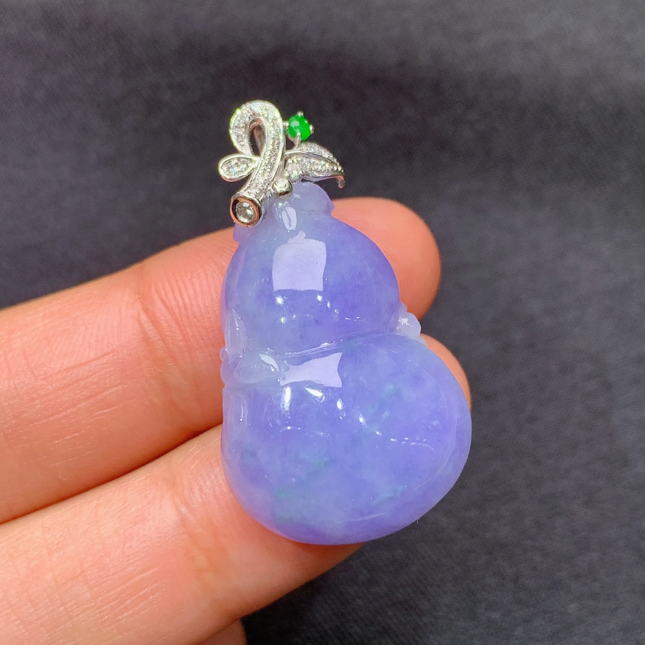 冰紫罗兰葫芦吊坠，18k金镶嵌，温润细腻，颜色浓郁，种水足 整体尺寸32.6*18.1*8.2