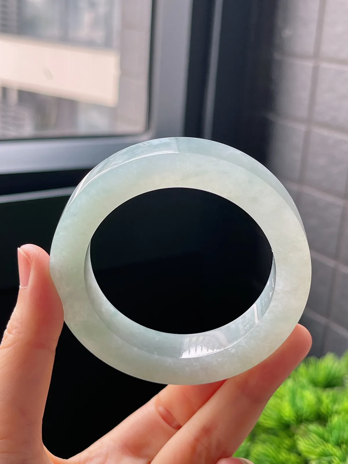 翡翠冰糯种淡绿色毛坯，⭕️正圈最大做55；最小做51.7