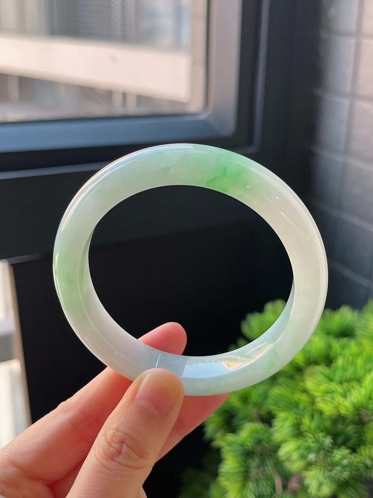 正圈58.2圈口，翡翠冰糯种飘绿手镯