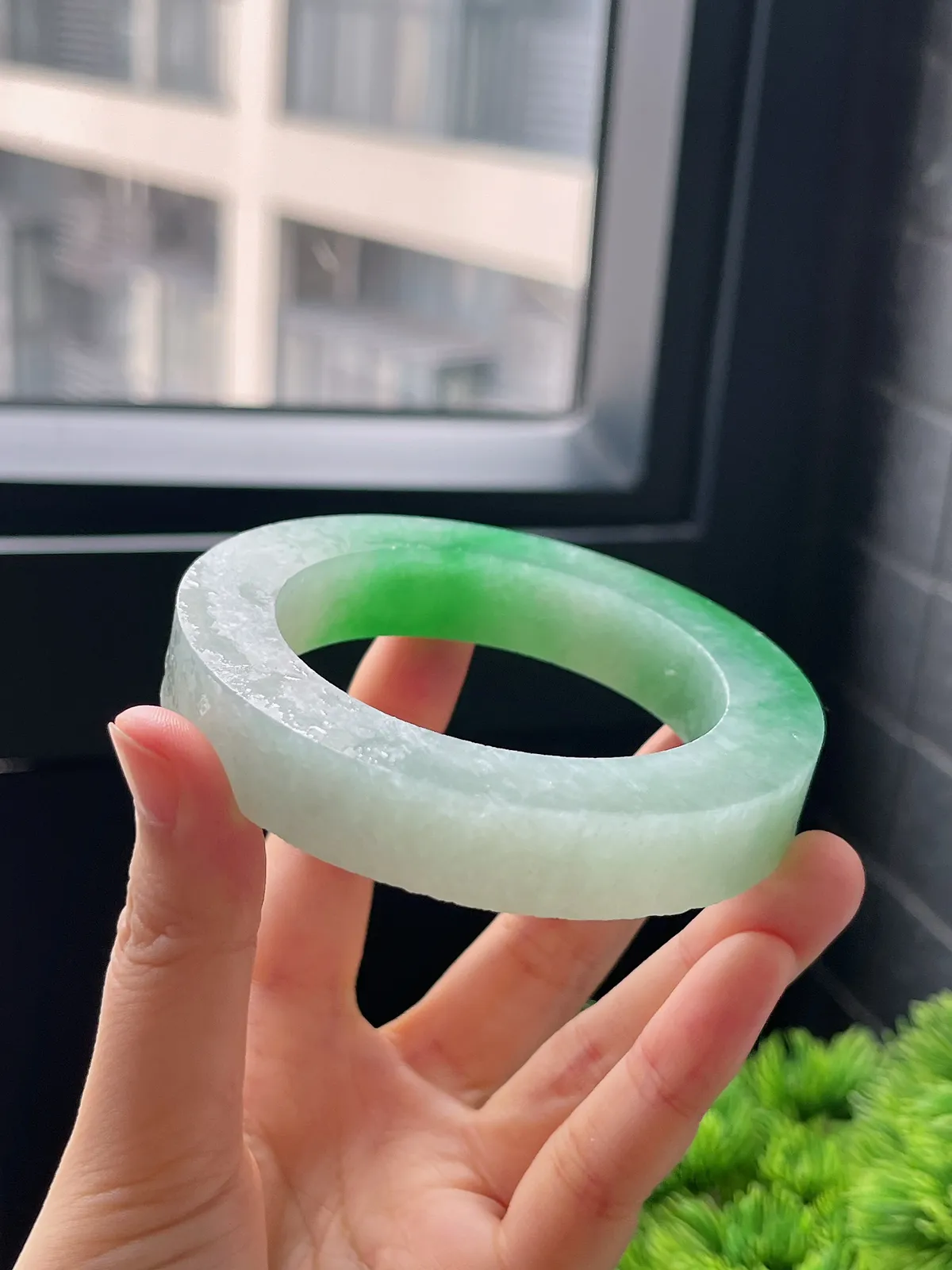 翡翠冰糯种飘绿毛坯，⭕️正圈最大做62.5，圆条最大做58.5，最小做55