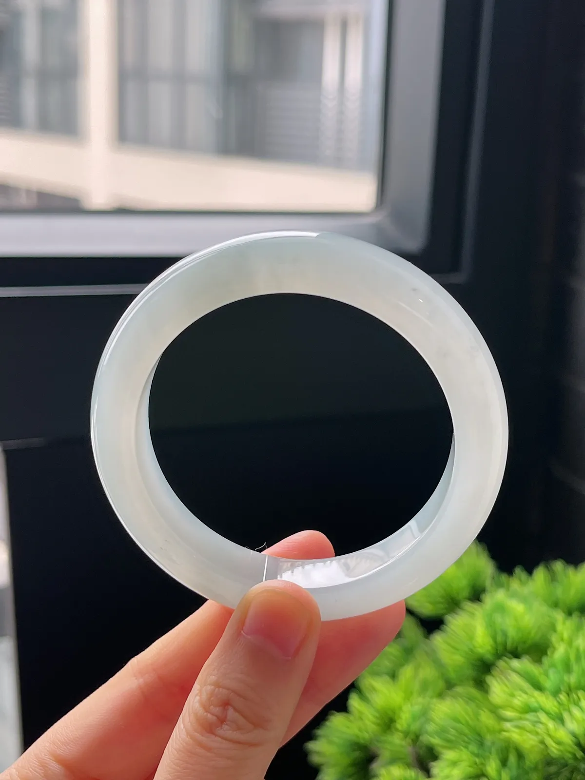 正圈53.5圈口，翡翠冰糯种白色手镯，胶感十足