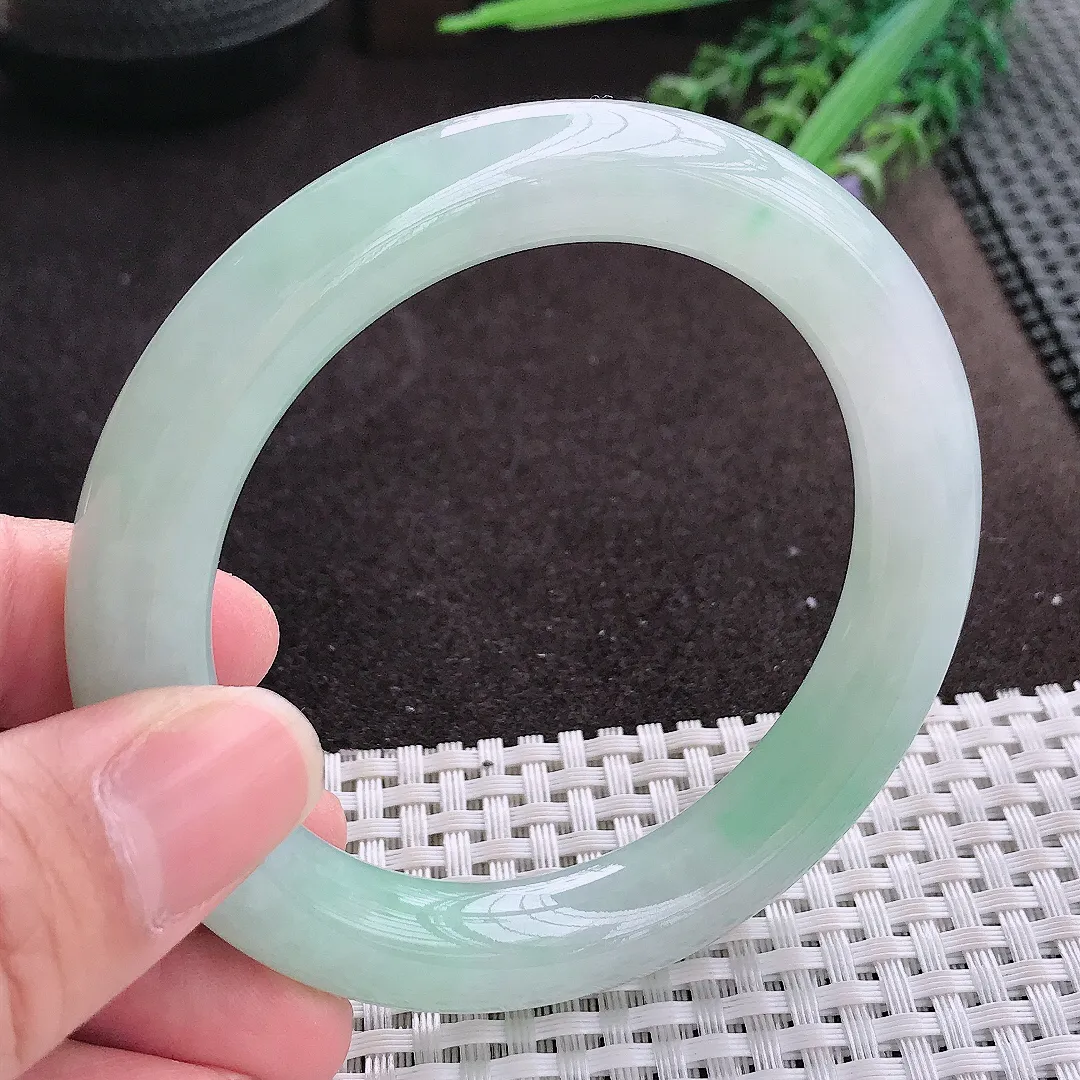 实拍A货翡翠57/10.8/10.5老坑冰胶水灵冰晴绿圆条手镯翡翠玉镯子平安镯
