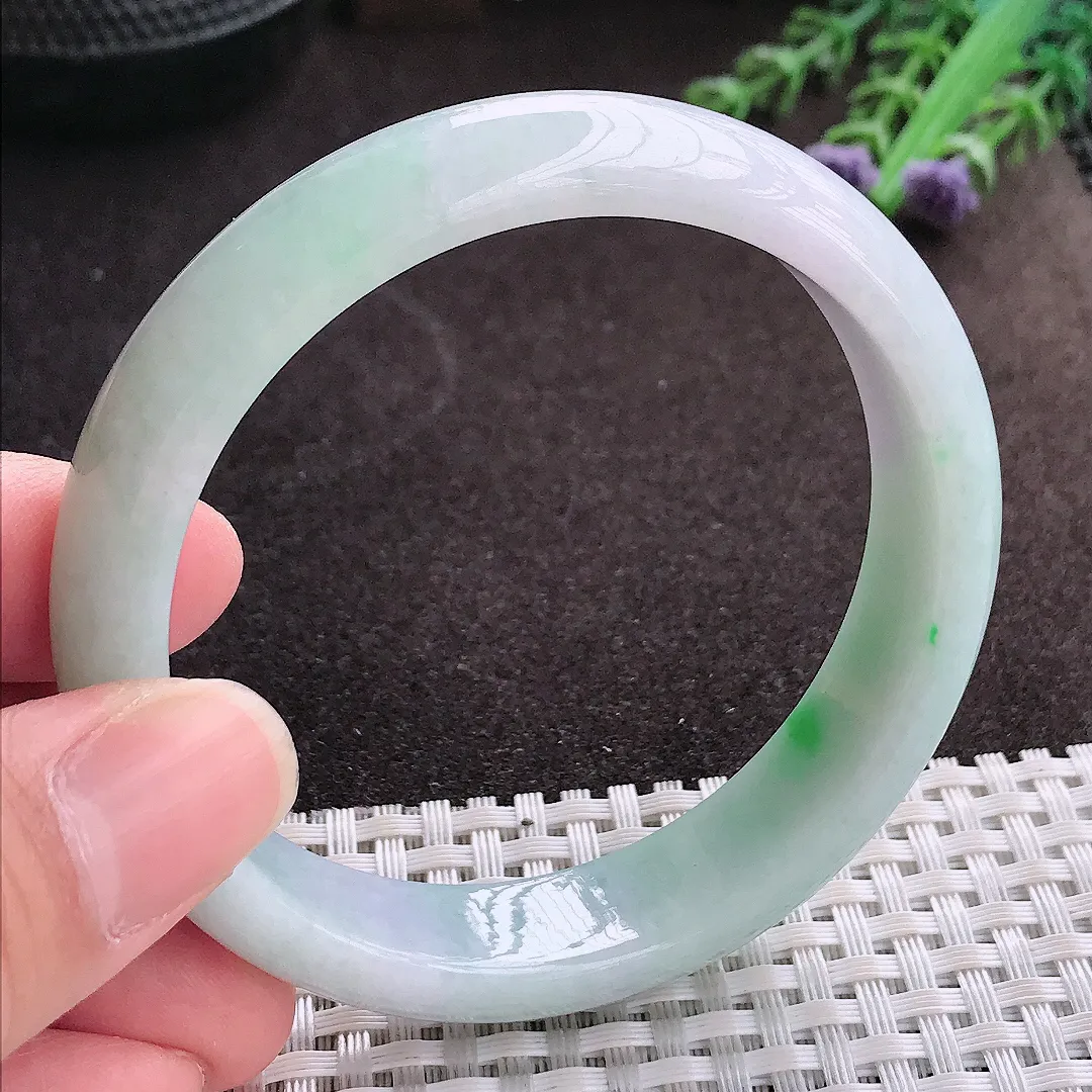 实拍A货翡翠58/13.9/7.6老坑精美温润飘绿手镯翡翠玉镯子平安镯