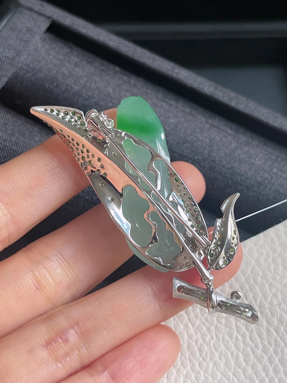 18k金翡翠蜗牛胸针