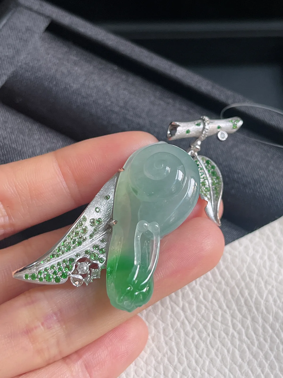 18k金翡翠蜗牛胸针