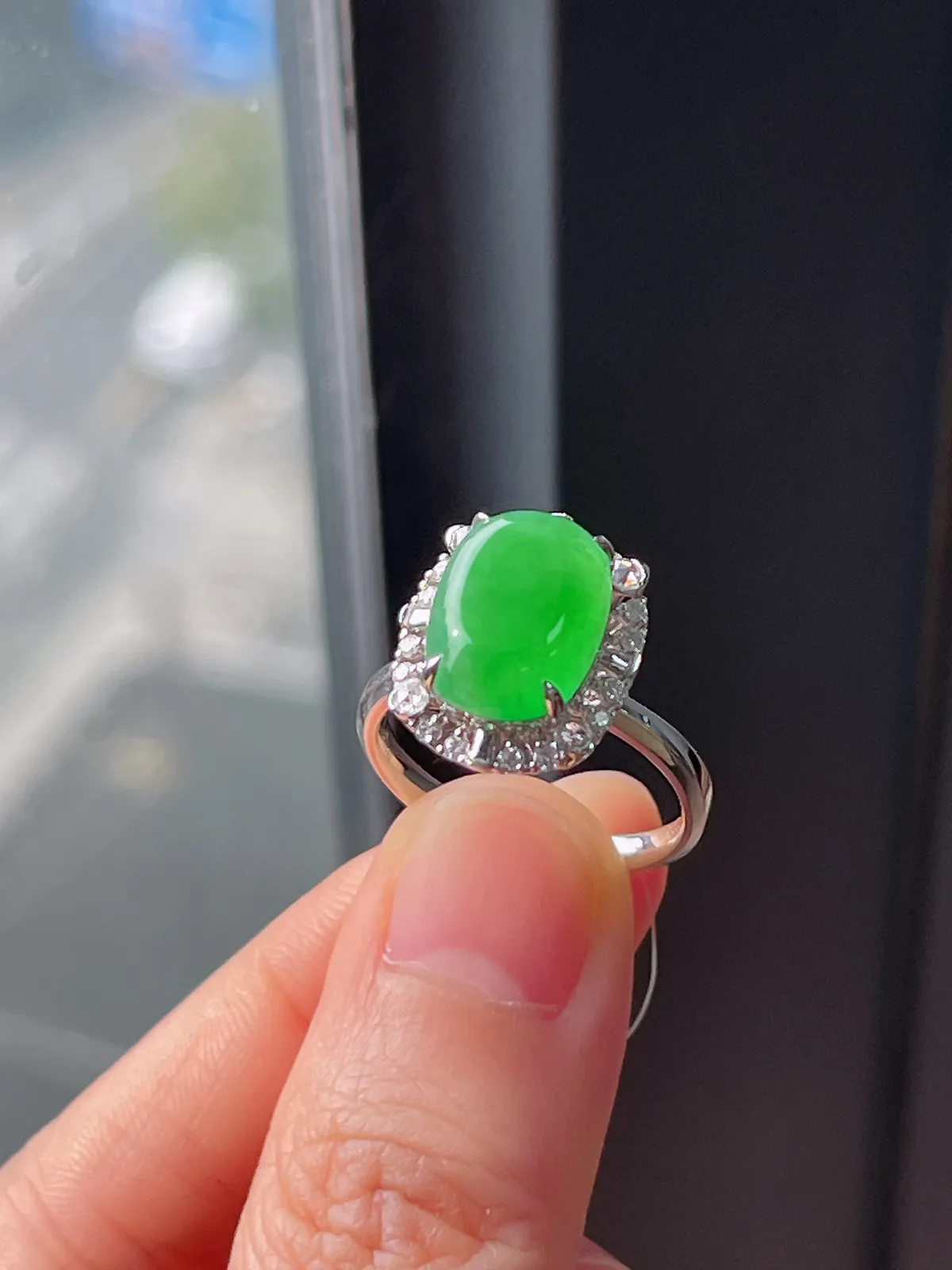 18k金伴钻石翡翠冰糯种绿色戒指