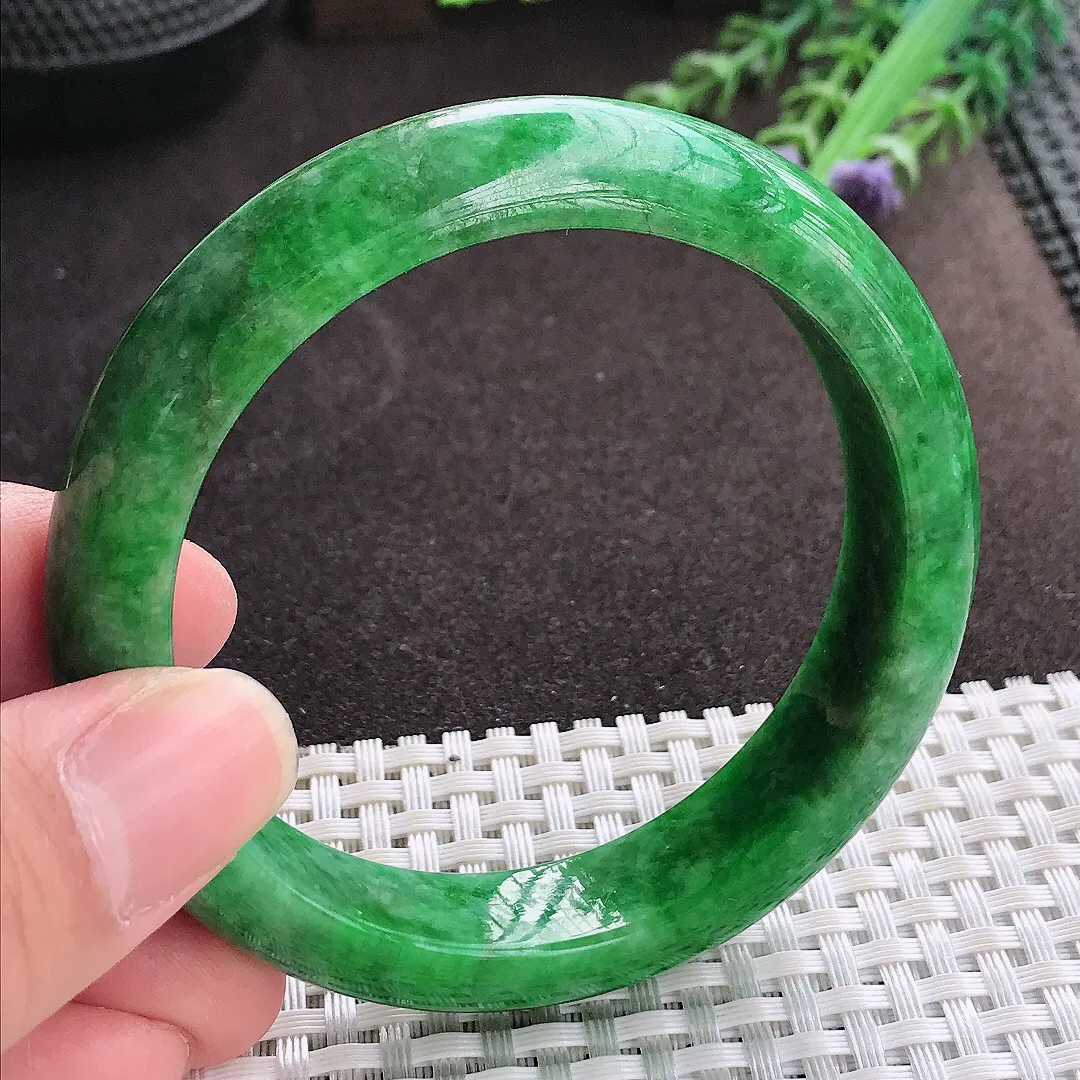 实拍A货翡翠56/13.4/8.5老坑精美辣阳绿满绿手镯翡翠玉镯子平安镯